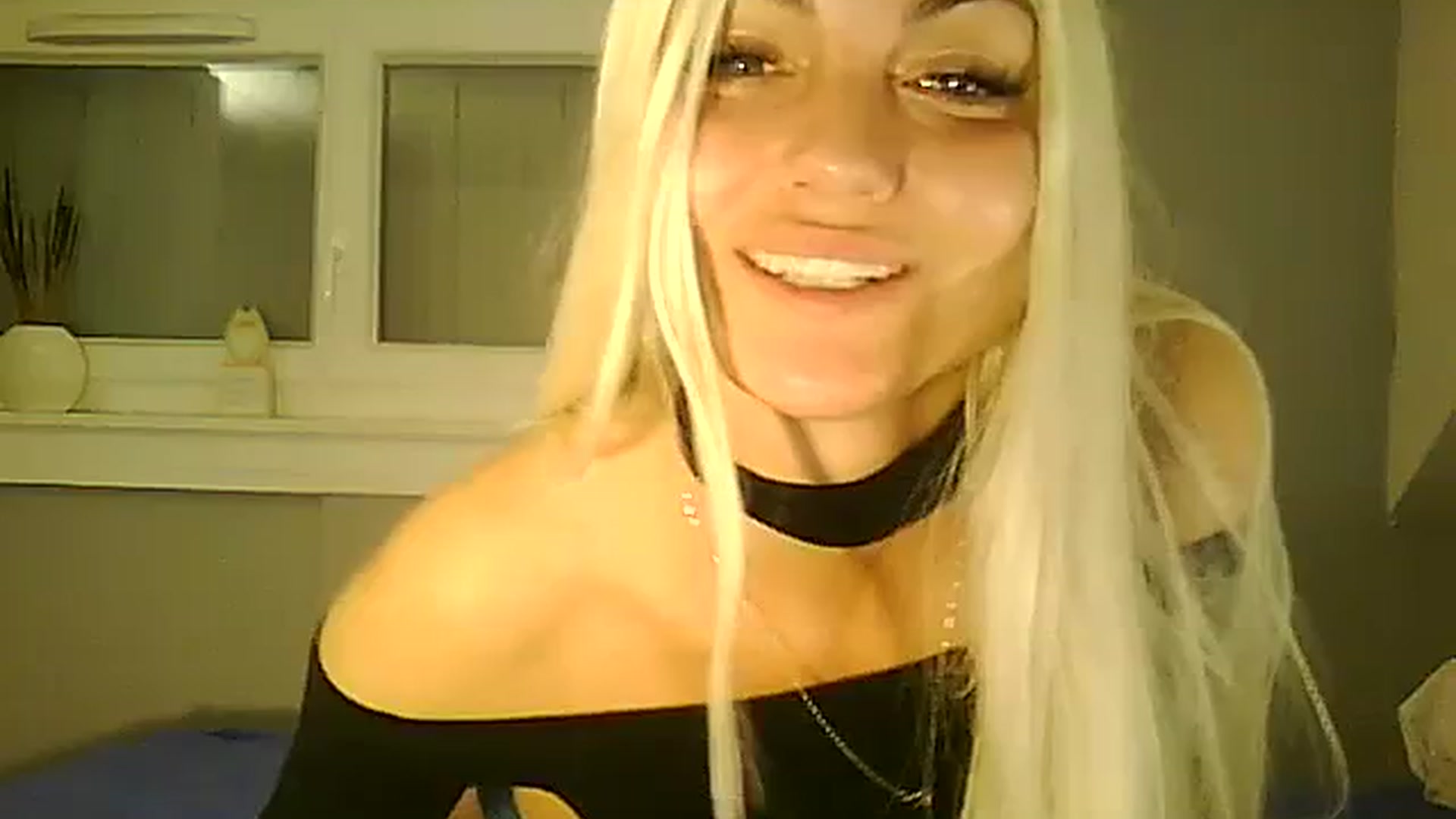 Gallery image thumbnail from AlissaMay's myfreecams stream on, 11/08/2023, 16:55 image 13 of 20
