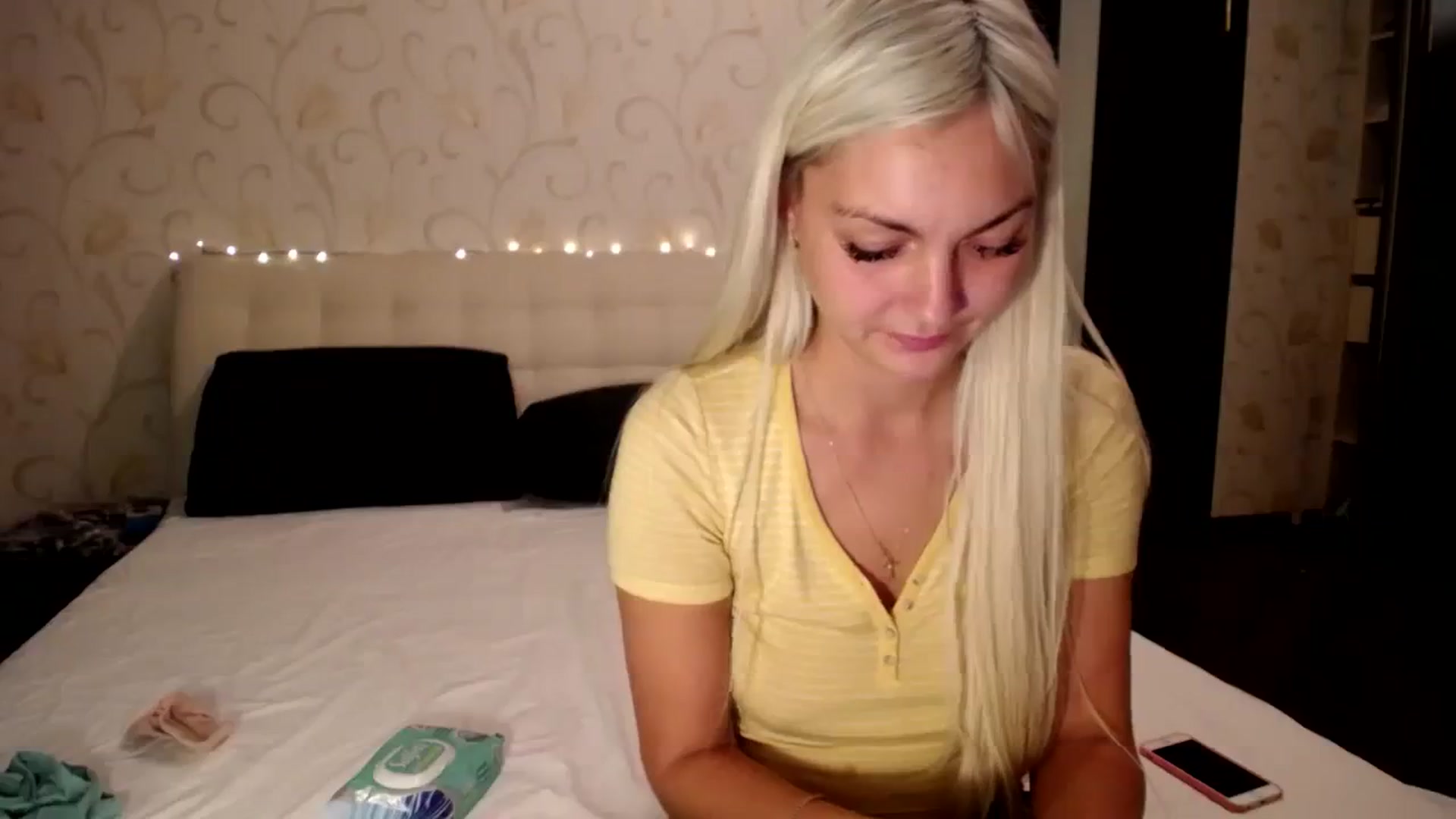 Gallery image thumbnail from AlissaMay's myfreecams stream on, 11/11/2023, 19:02 image 16 of 20