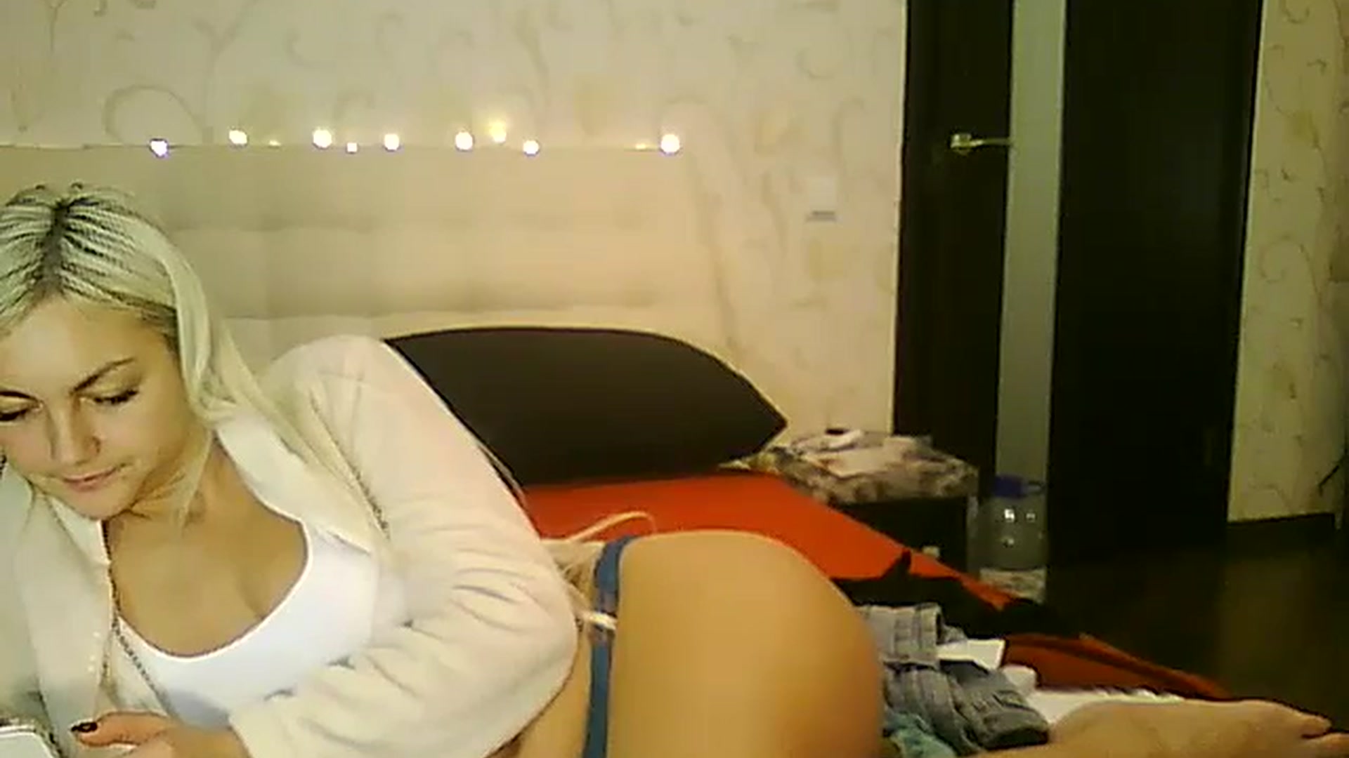 Gallery image thumbnail from AlissaMay's myfreecams stream on, 11/13/2023, 08:16 image 16 of 20