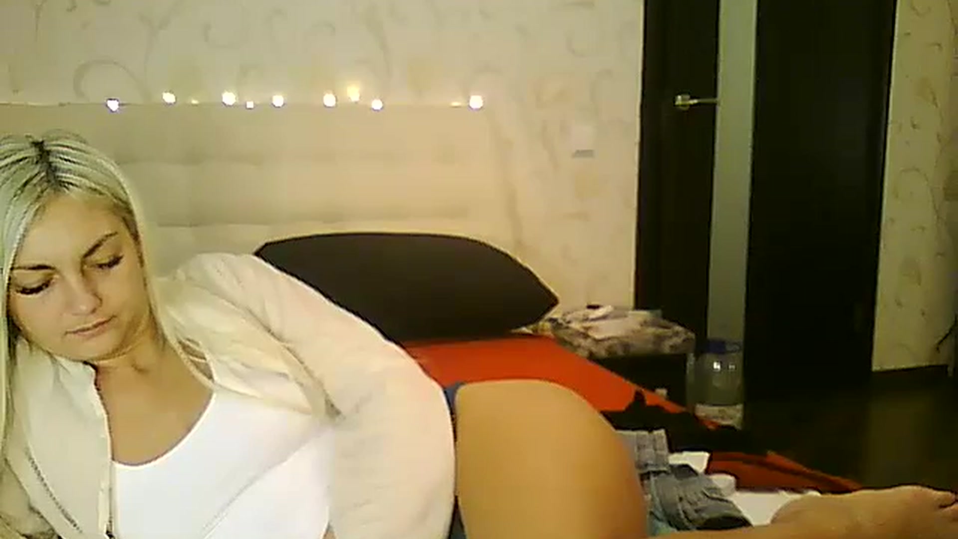 Gallery image thumbnail from AlissaMay's myfreecams stream on, 11/13/2023, 08:16 image 17 of 20