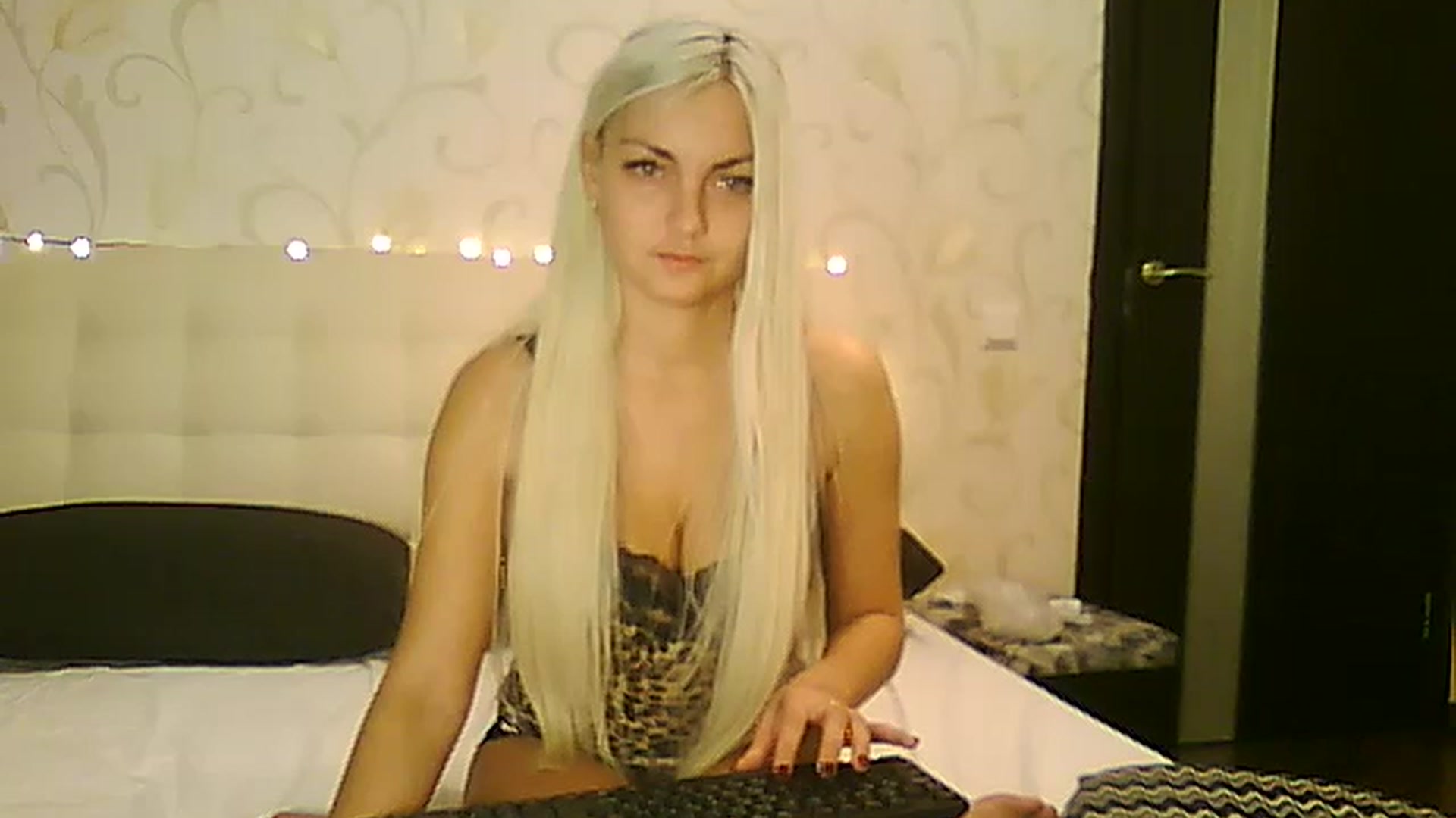 Gallery image thumbnail from AlissaMay's myfreecams stream on, 11/15/2023, 09:30 image 12 of 20