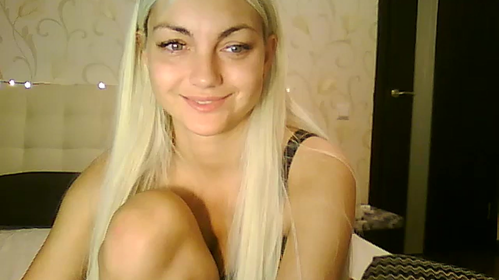 Gallery image thumbnail from AlissaMay's myfreecams stream on, 11/15/2023, 09:30 image 8 of 20
