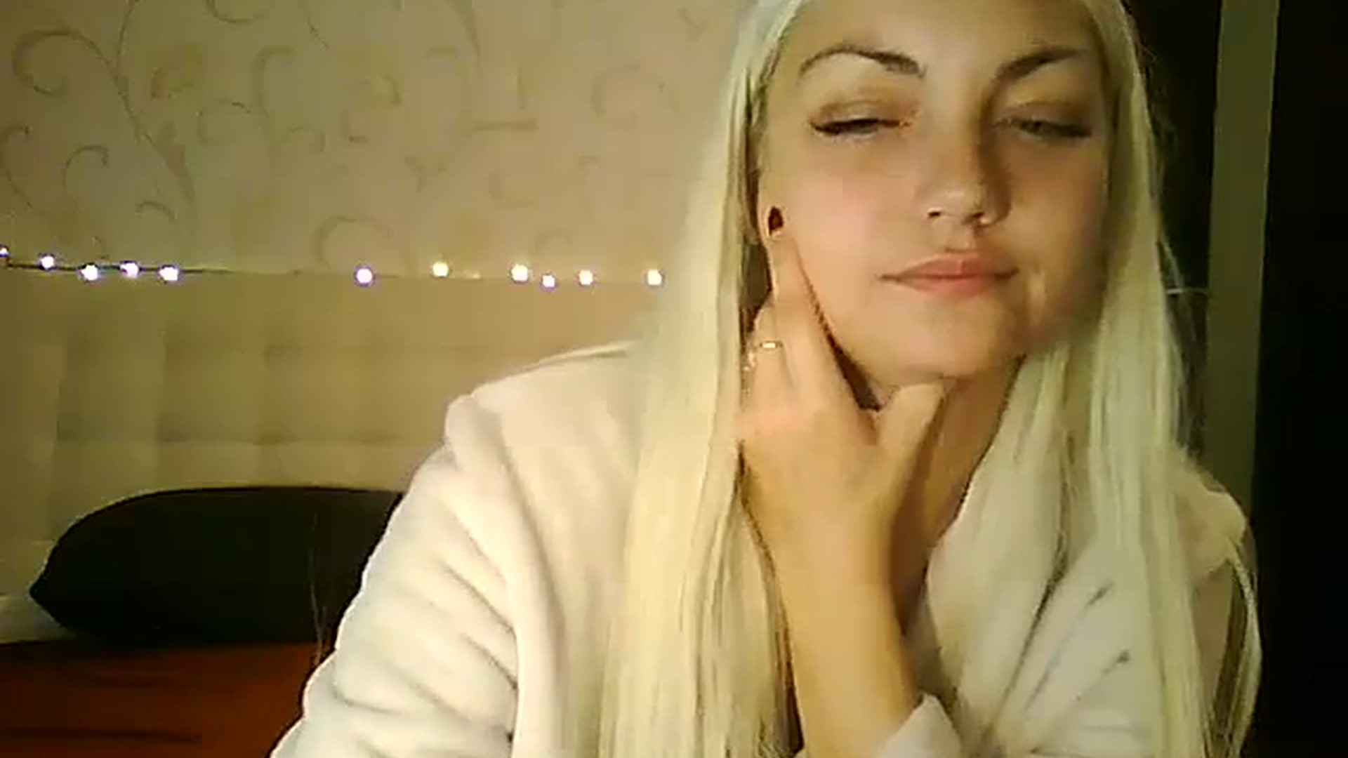 Gallery image thumbnail from AlissaMay's myfreecams stream on, 11/15/2023, 13:52 image 10 of 20