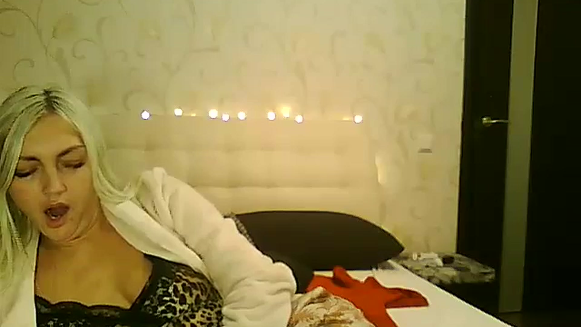 Gallery image thumbnail from AlissaMay's myfreecams stream on, 11/15/2023, 15:08 image 7 of 20