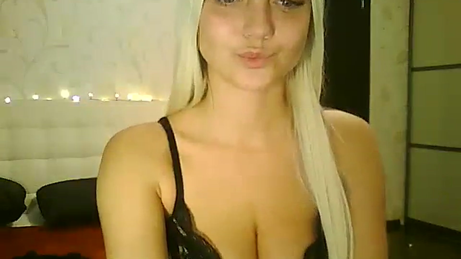 Gallery image thumbnail from AlissaMay's myfreecams stream on, 11/19/2023, 10:59 image 10 of 20