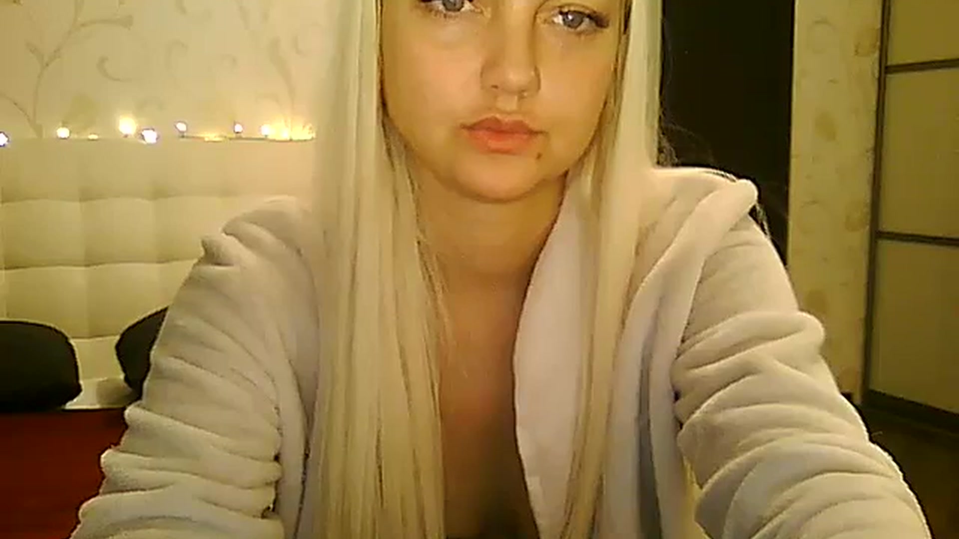 Gallery image thumbnail from AlissaMay's myfreecams stream on, 11/20/2023, 10:20 image 12 of 20
