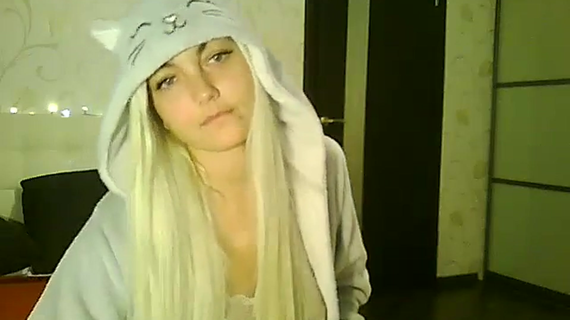 Gallery image thumbnail from AlissaMay's myfreecams stream on, 11/21/2023, 12:40 image 17 of 20