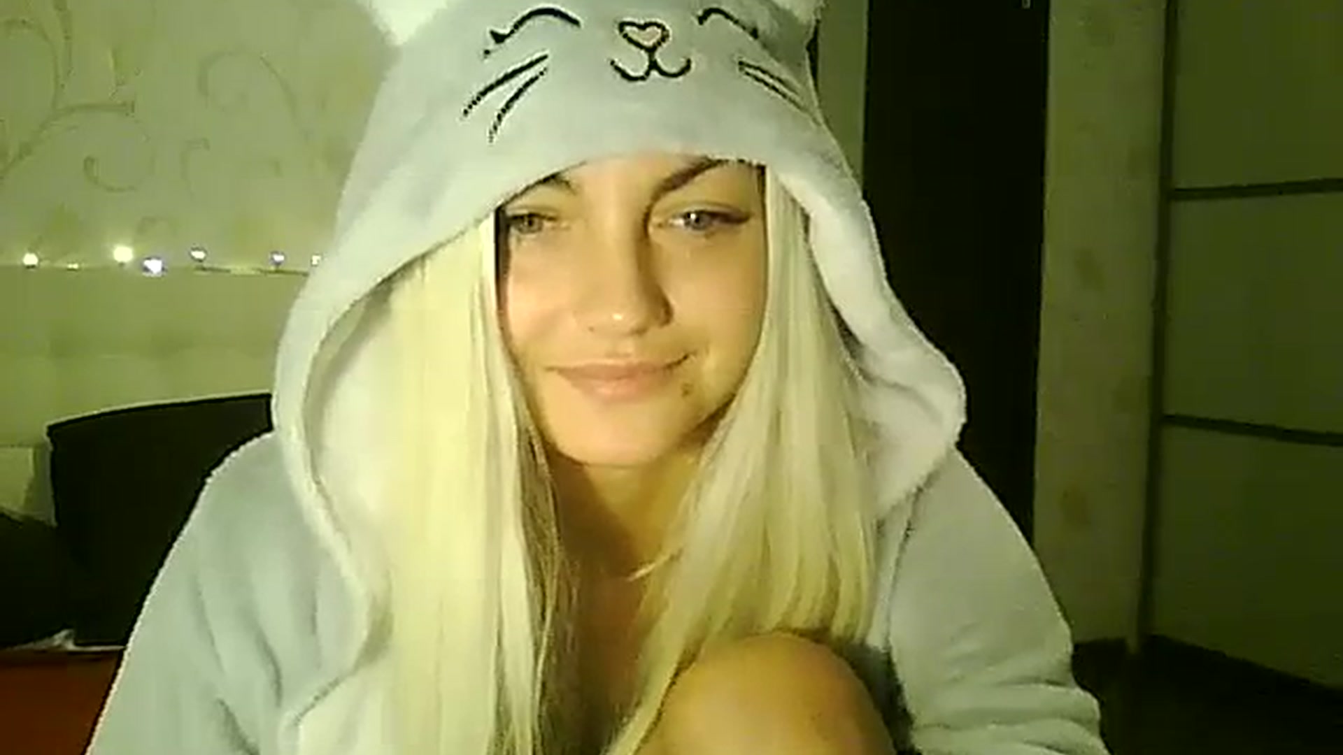 Gallery image thumbnail from AlissaMay's myfreecams stream on, 11/21/2023, 12:40 image 18 of 20