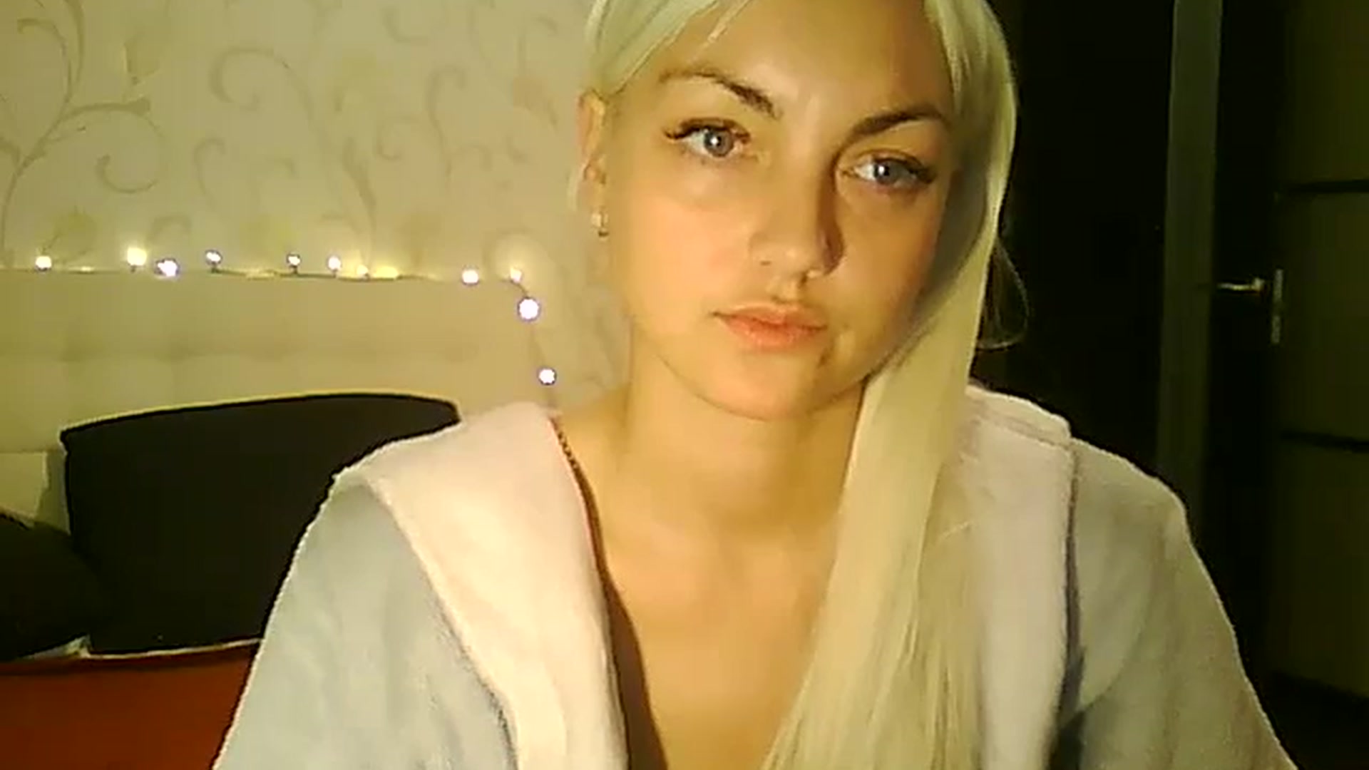 Gallery image thumbnail from AlissaMay's myfreecams stream on, 11/21/2023, 13:13 image 7 of 20