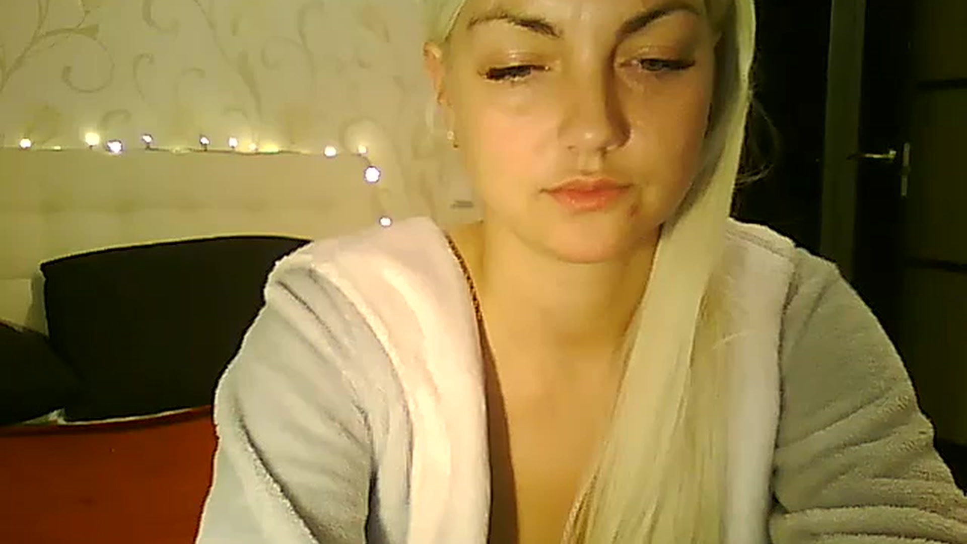 Gallery image thumbnail from AlissaMay's myfreecams stream on, 11/21/2023, 13:13 image 8 of 20