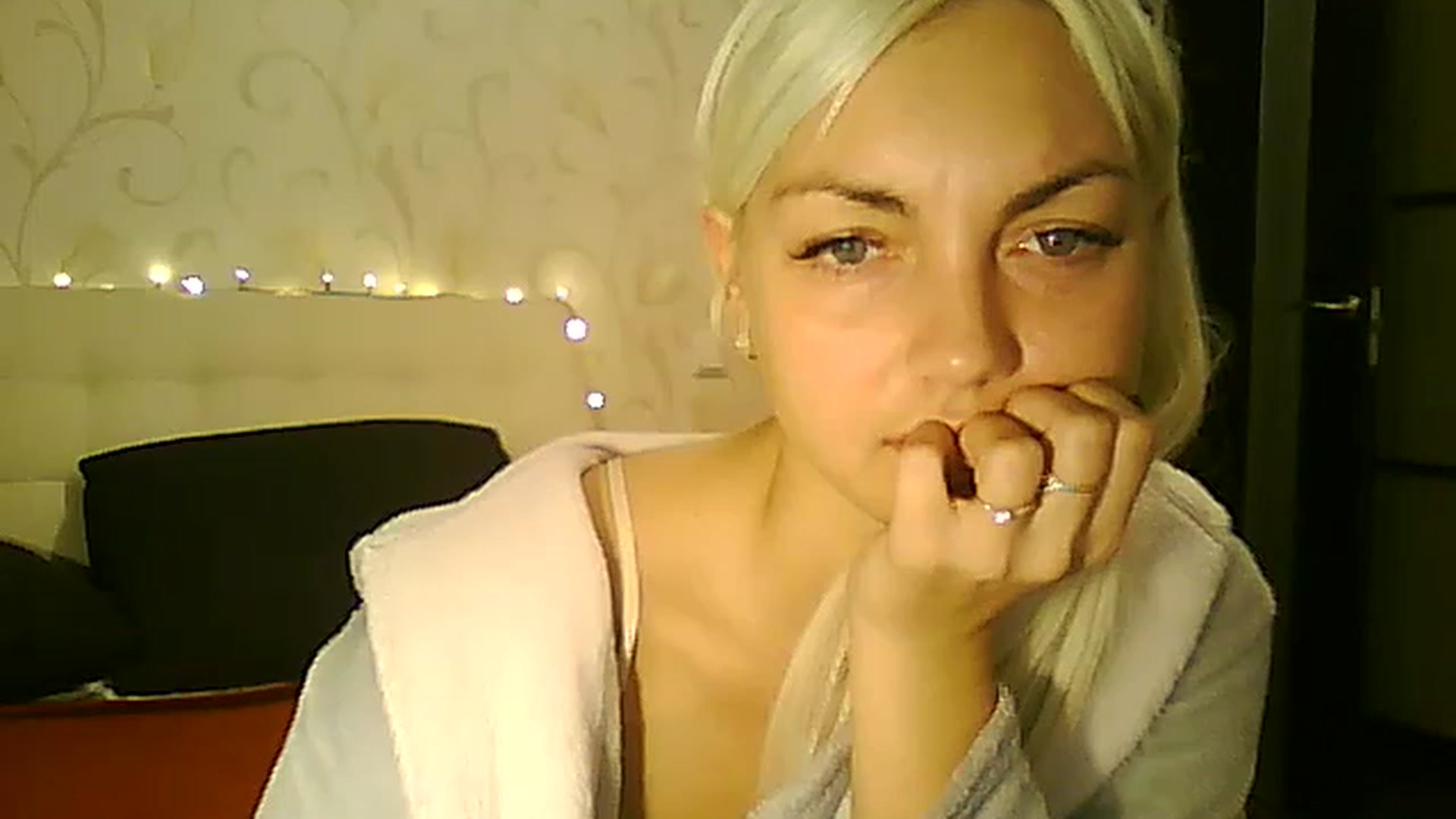 Gallery image thumbnail from AlissaMay's myfreecams stream on, 11/21/2023, 13:13 image 15 of 20