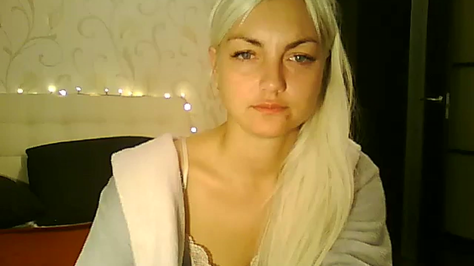 Gallery image thumbnail from AlissaMay's myfreecams stream on, 11/21/2023, 13:13 image 16 of 20