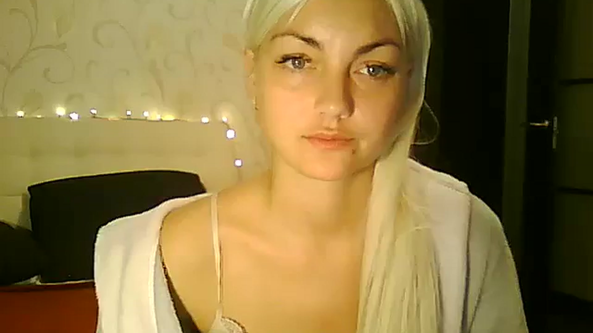 Gallery image thumbnail from AlissaMay's myfreecams stream on, 11/21/2023, 13:13 image 5 of 20