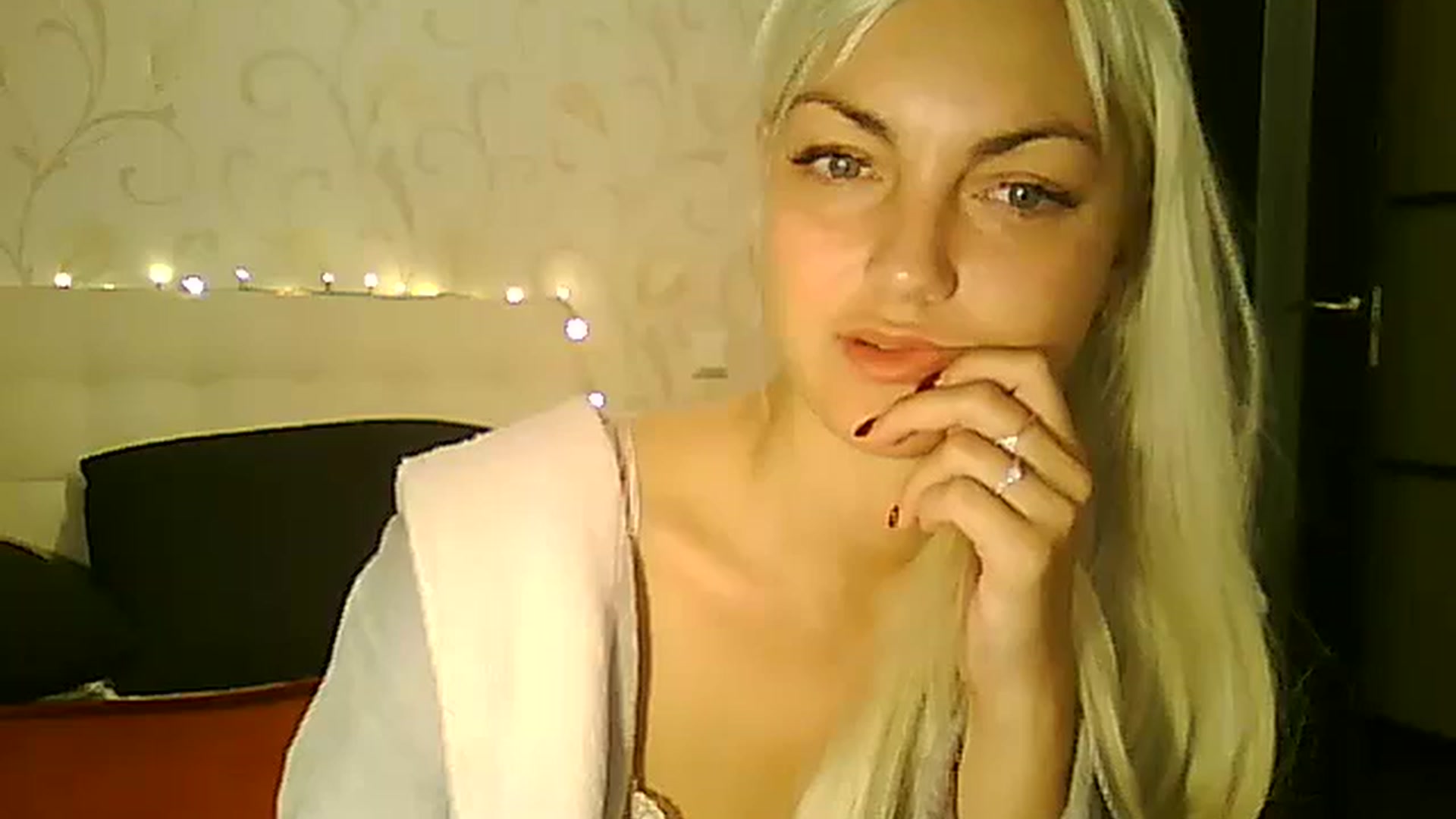 Gallery image thumbnail from AlissaMay's myfreecams stream on, 11/21/2023, 13:13 image 19 of 20