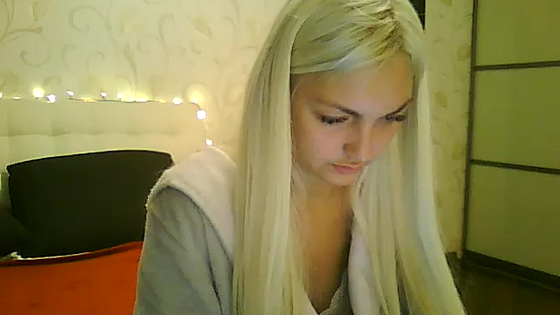 Gallery image thumbnail from AlissaMay's myfreecams stream on, 11/21/2023, 13:40 image 15 of 20