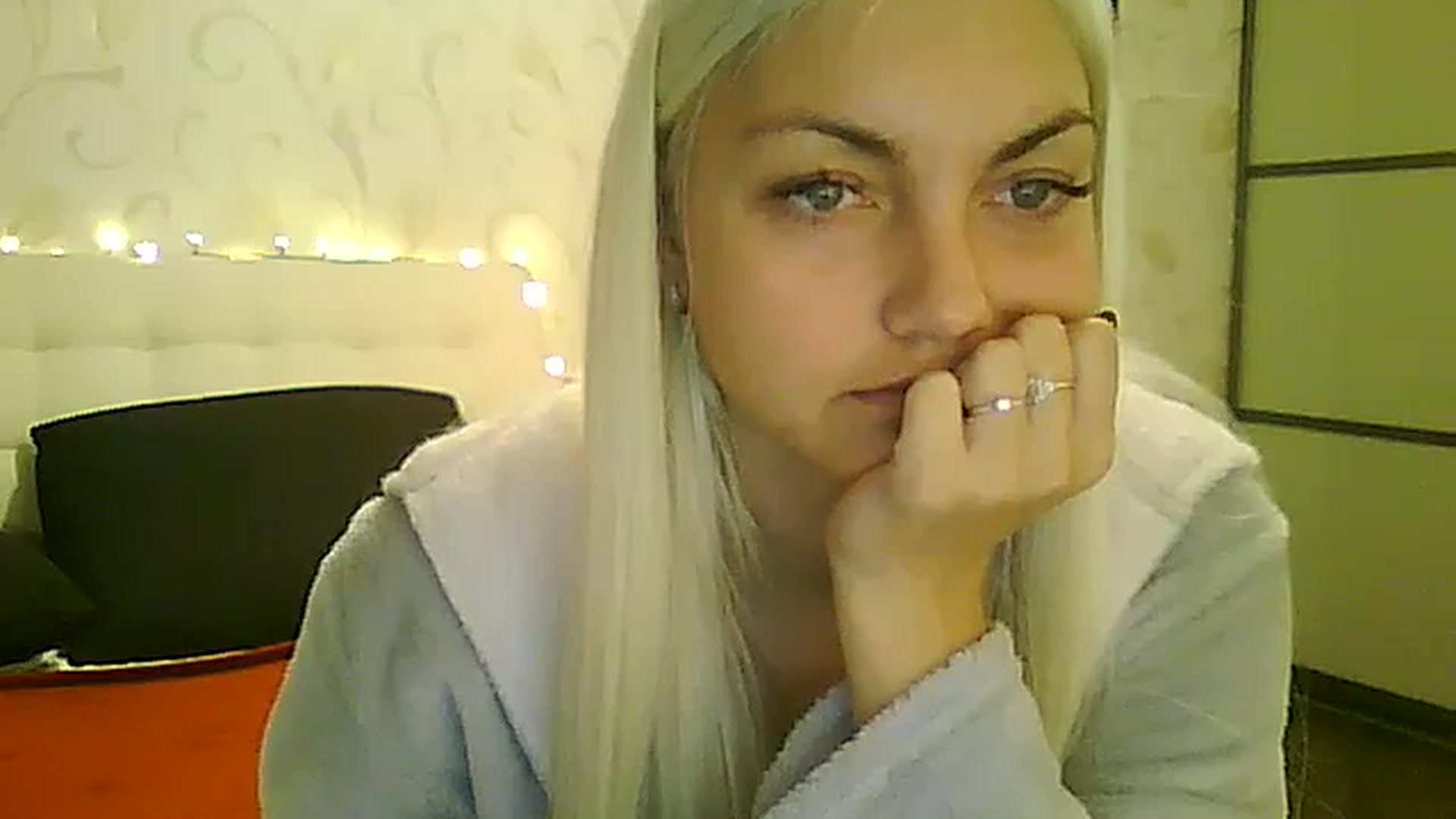Gallery image thumbnail from AlissaMay's myfreecams stream on, 11/21/2023, 13:40 image 5 of 20