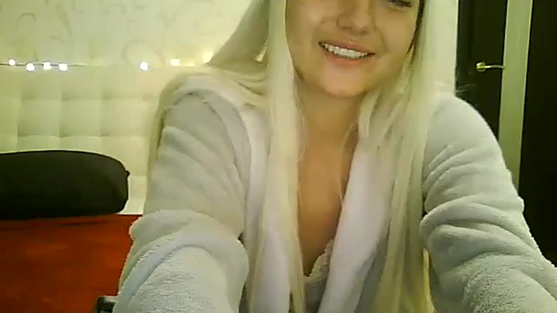Gallery image thumbnail from AlissaMay's myfreecams stream on, 11/26/2023, 20:04 image 2 of 20