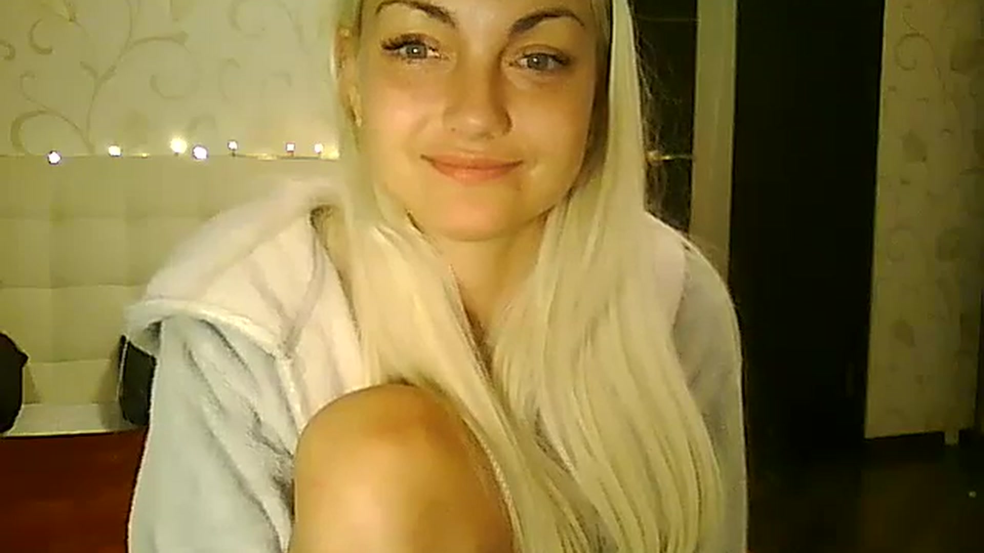Gallery image thumbnail from AlissaMay's myfreecams stream on, 11/27/2023, 01:19 image 12 of 20