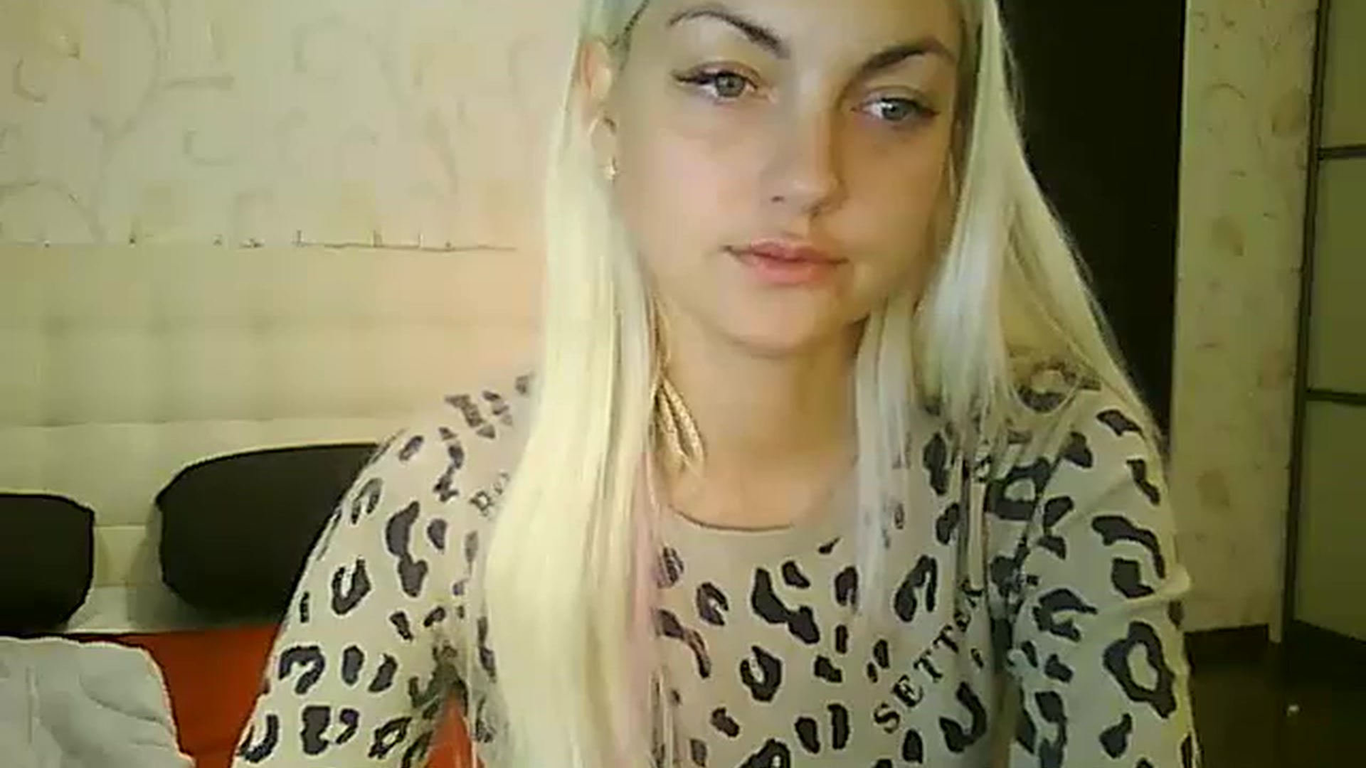 Gallery image thumbnail from AlissaMay's myfreecams stream on, 11/27/2023, 18:54 image 5 of 20