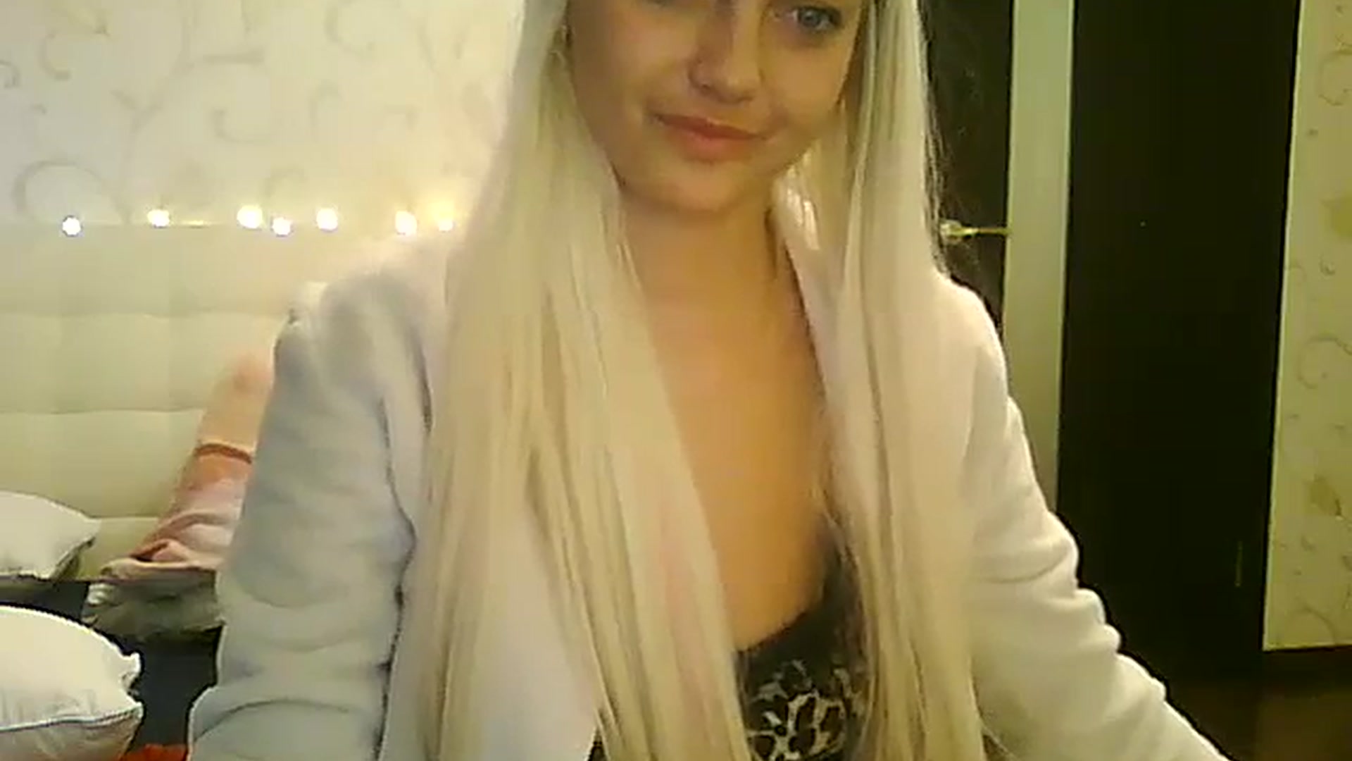 Gallery image thumbnail from AlissaMay's myfreecams stream on, 12/02/2023, 10:26 image 6 of 20