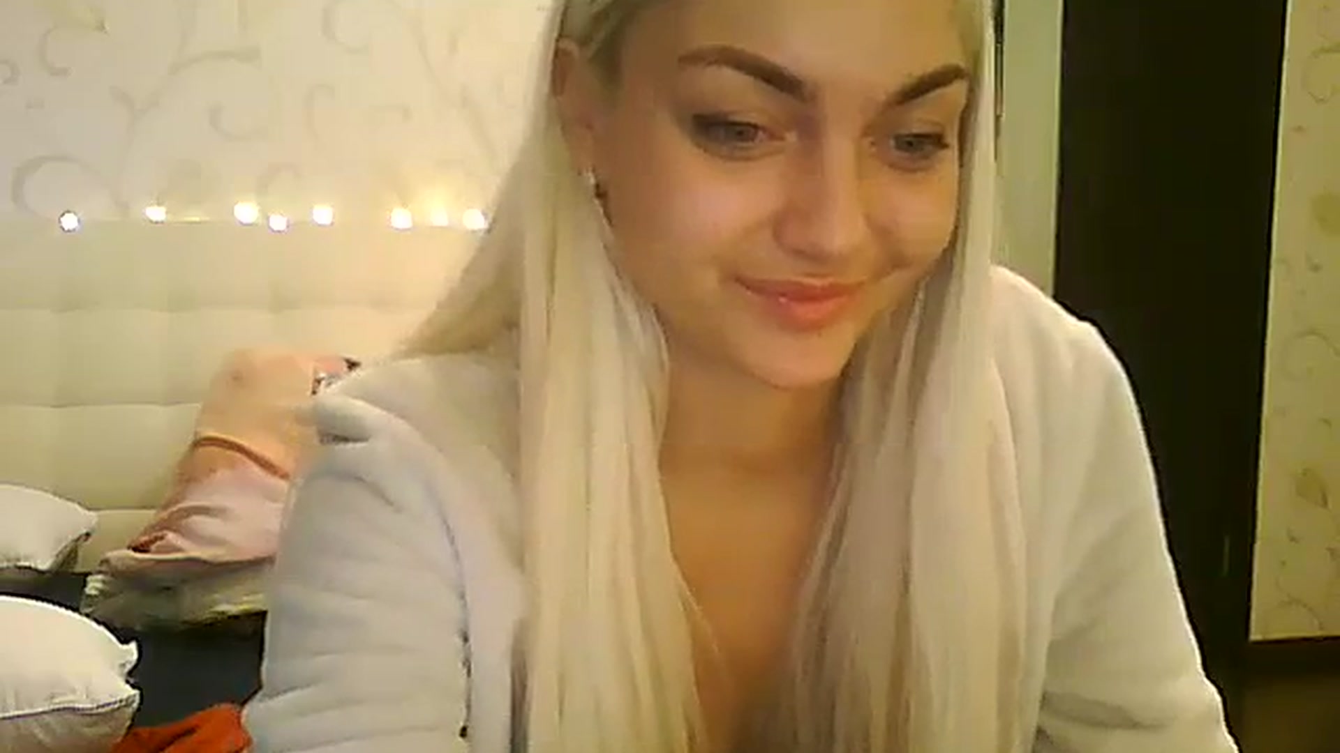 Gallery image thumbnail from AlissaMay's myfreecams stream on, 12/02/2023, 10:26 image 10 of 20