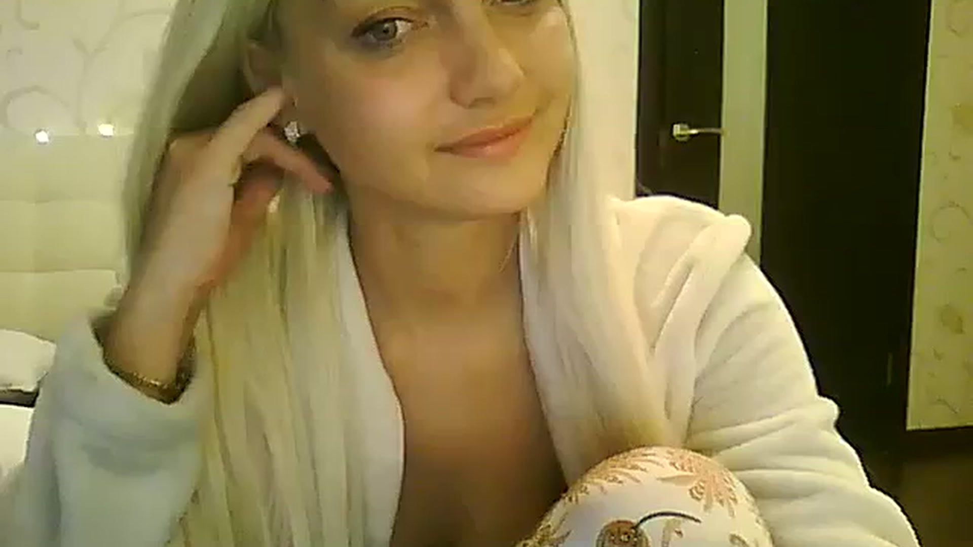 Gallery image thumbnail from AlissaMay's myfreecams stream on, 12/02/2023, 10:26 image 1 of 20