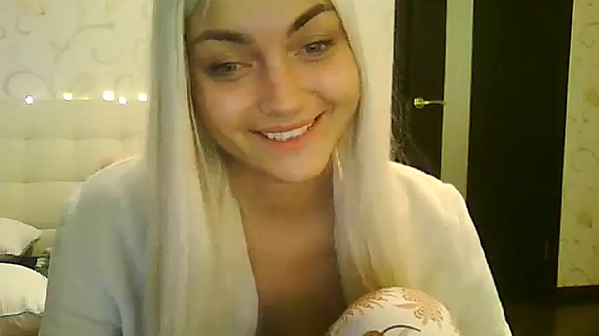 Gallery image thumbnail from AlissaMay's myfreecams stream on, 12/02/2023, 10:26 image 2 of 20