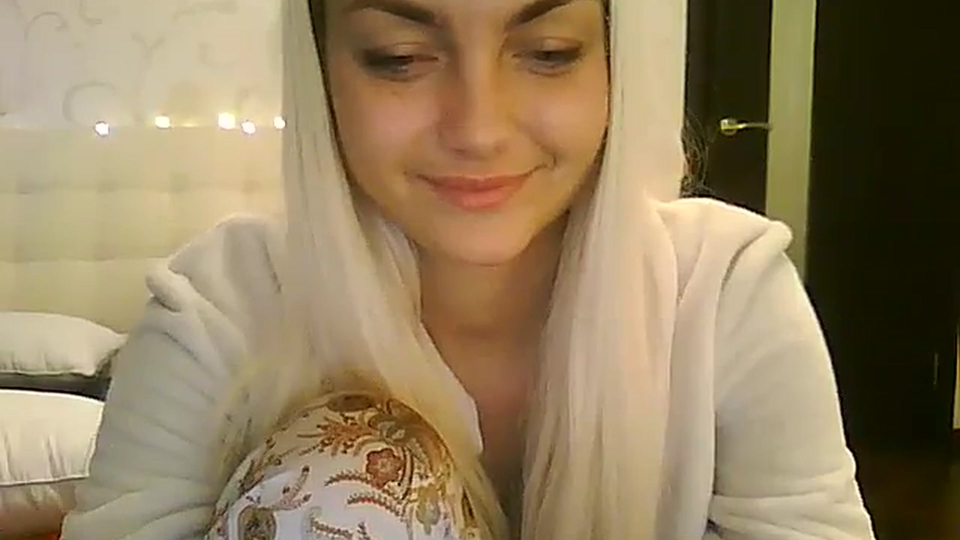 Gallery image thumbnail from AlissaMay's myfreecams stream on, 12/02/2023, 10:26 image 17 of 20