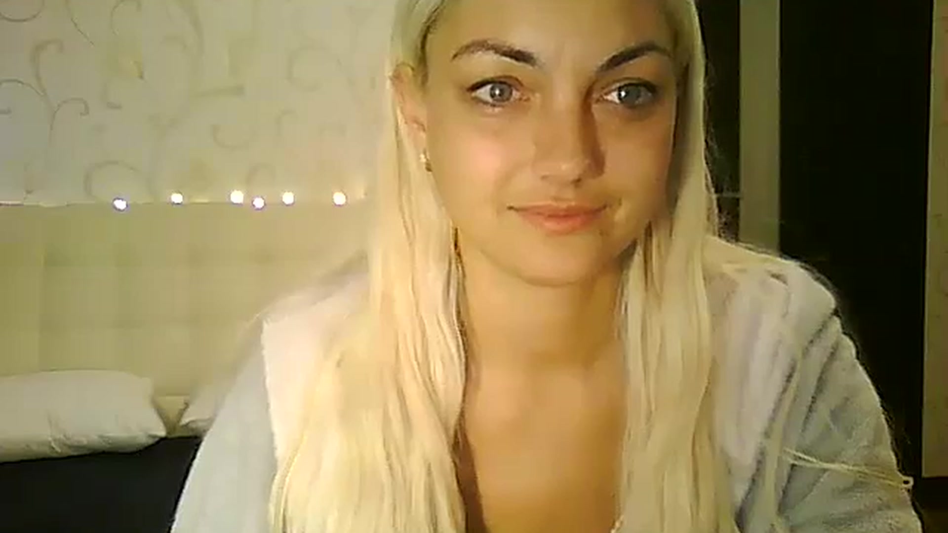 Gallery image thumbnail from AlissaMay's myfreecams stream on, 12/04/2023, 08:29 image 16 of 20