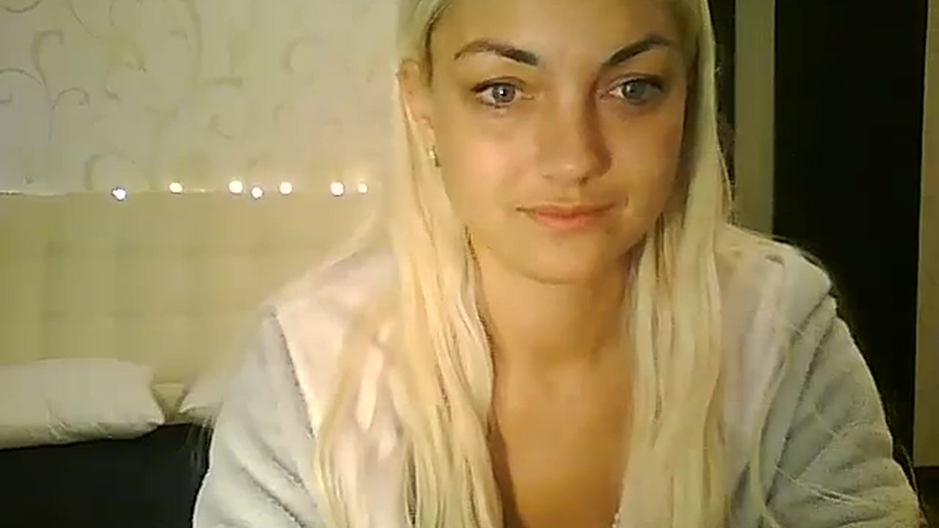 Gallery image thumbnail from AlissaMay's myfreecams stream on, 12/04/2023, 08:29 image 17 of 20