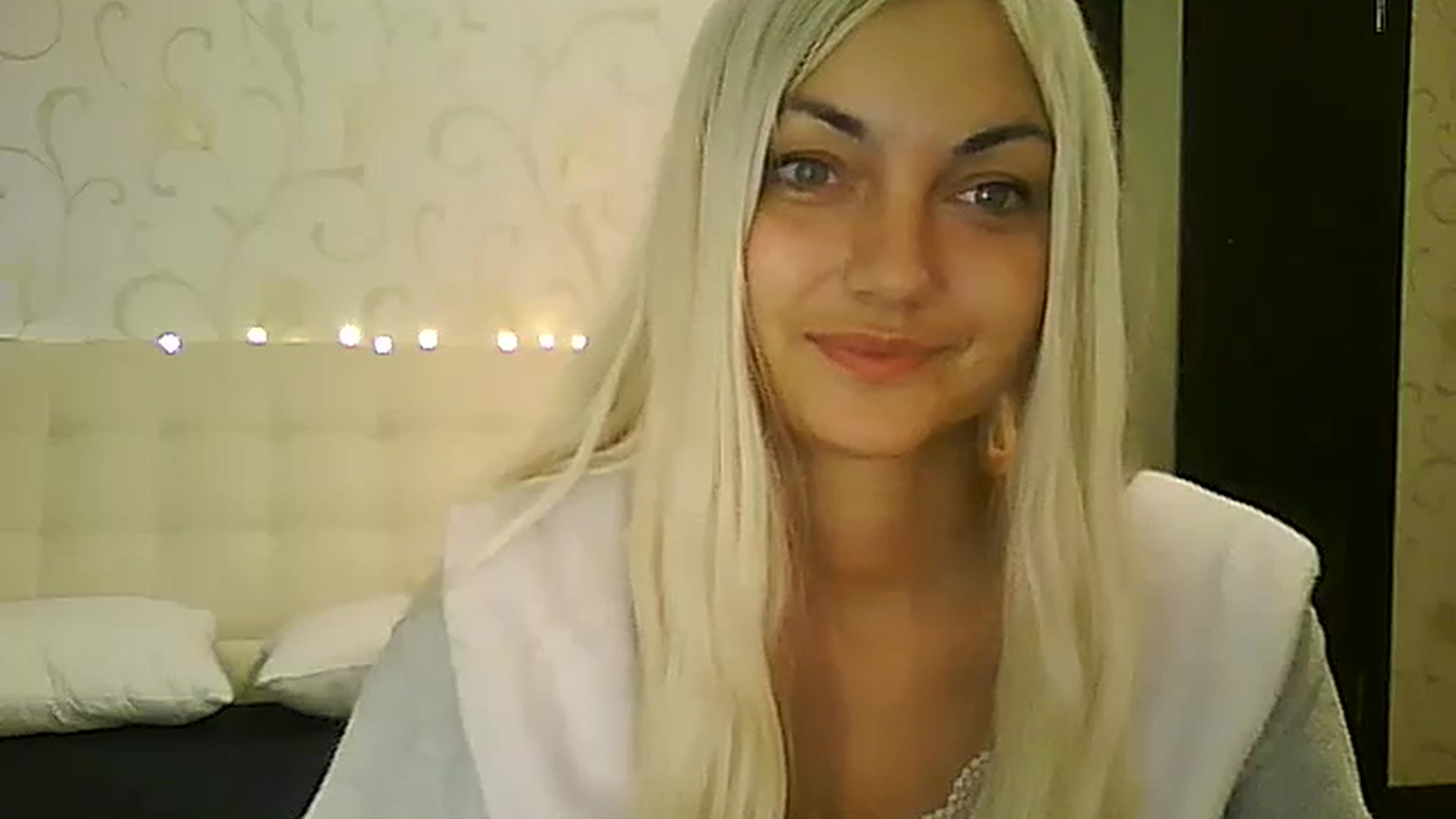 Gallery image thumbnail from AlissaMay's myfreecams stream on, 12/04/2023, 08:29 image 3 of 20