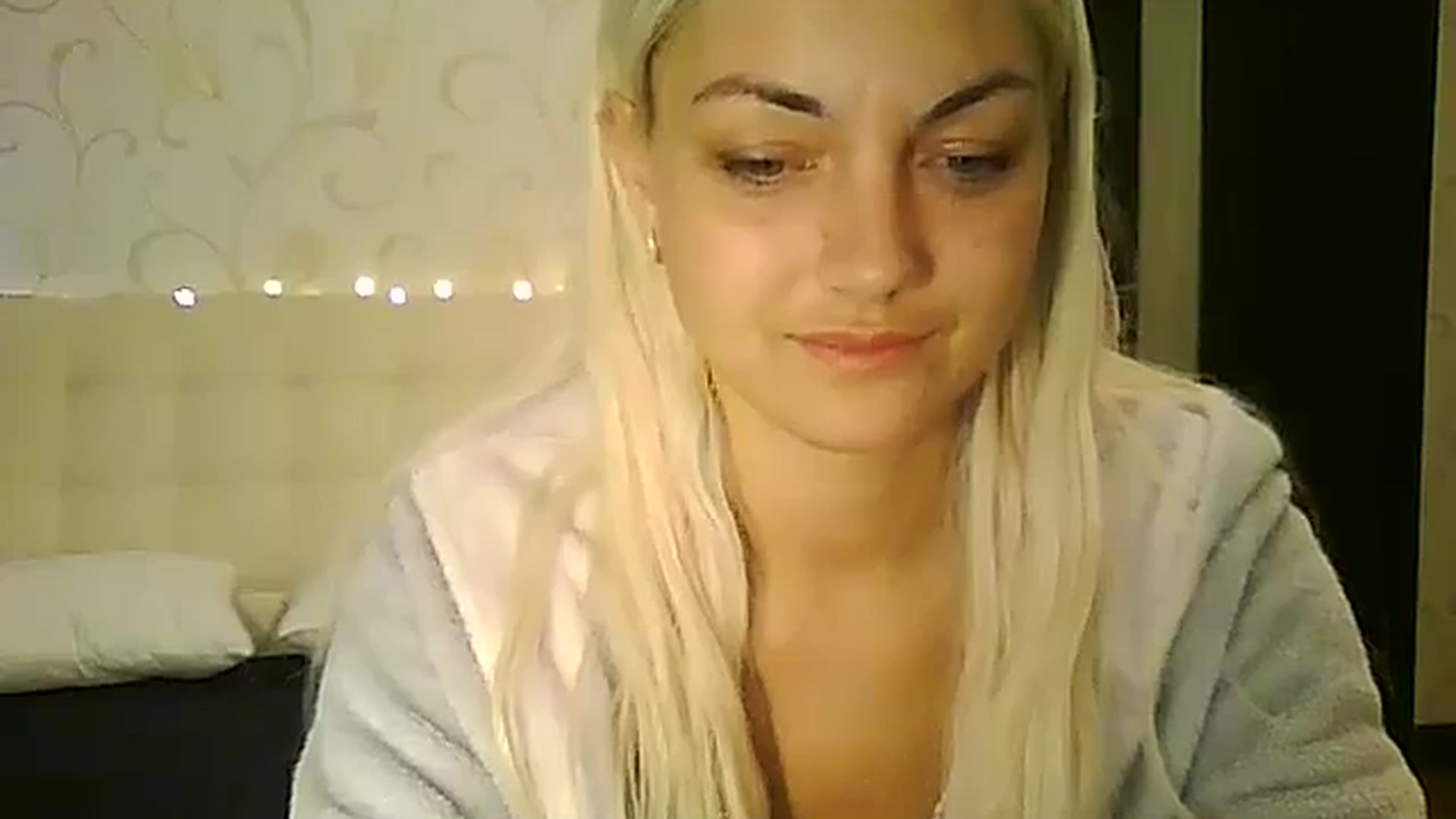Gallery image thumbnail from AlissaMay's myfreecams stream on, 12/04/2023, 08:29 image 18 of 20