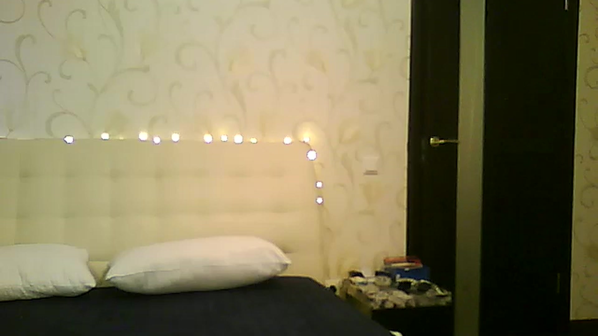 Gallery image thumbnail from AlissaMay's myfreecams stream on, 12/04/2023, 08:29 image 11 of 20