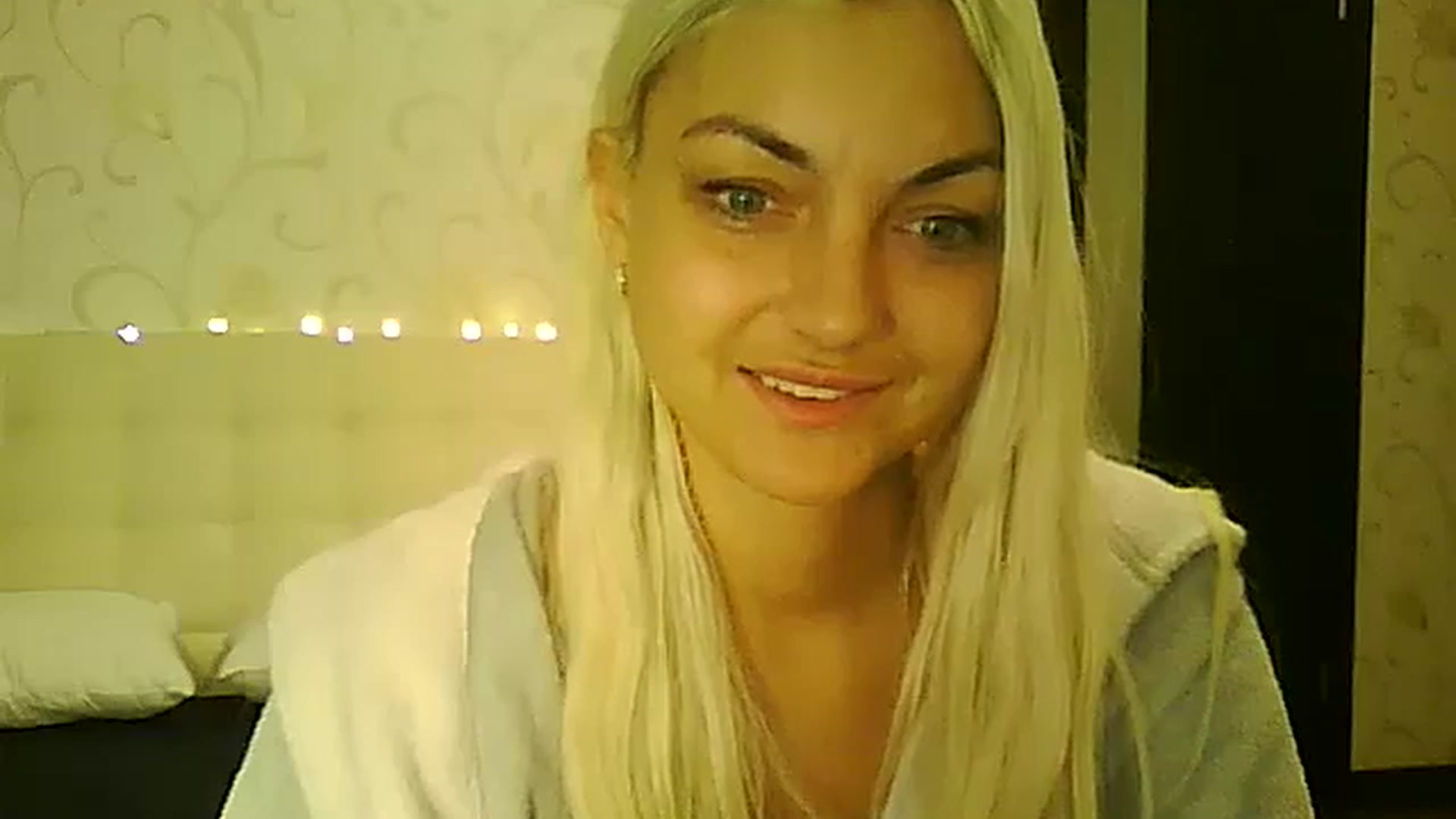 Gallery image thumbnail from AlissaMay's myfreecams stream on, 12/04/2023, 09:25 image 3 of 20