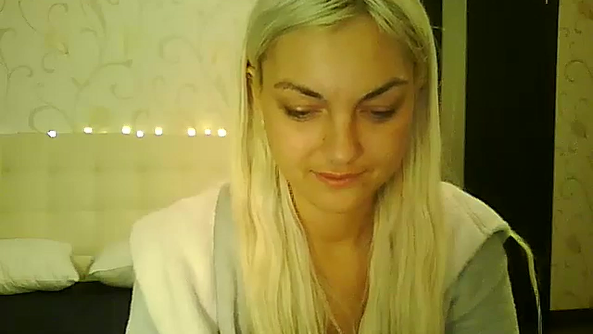 Gallery image thumbnail from AlissaMay's myfreecams stream on, 12/04/2023, 09:25 image 4 of 20
