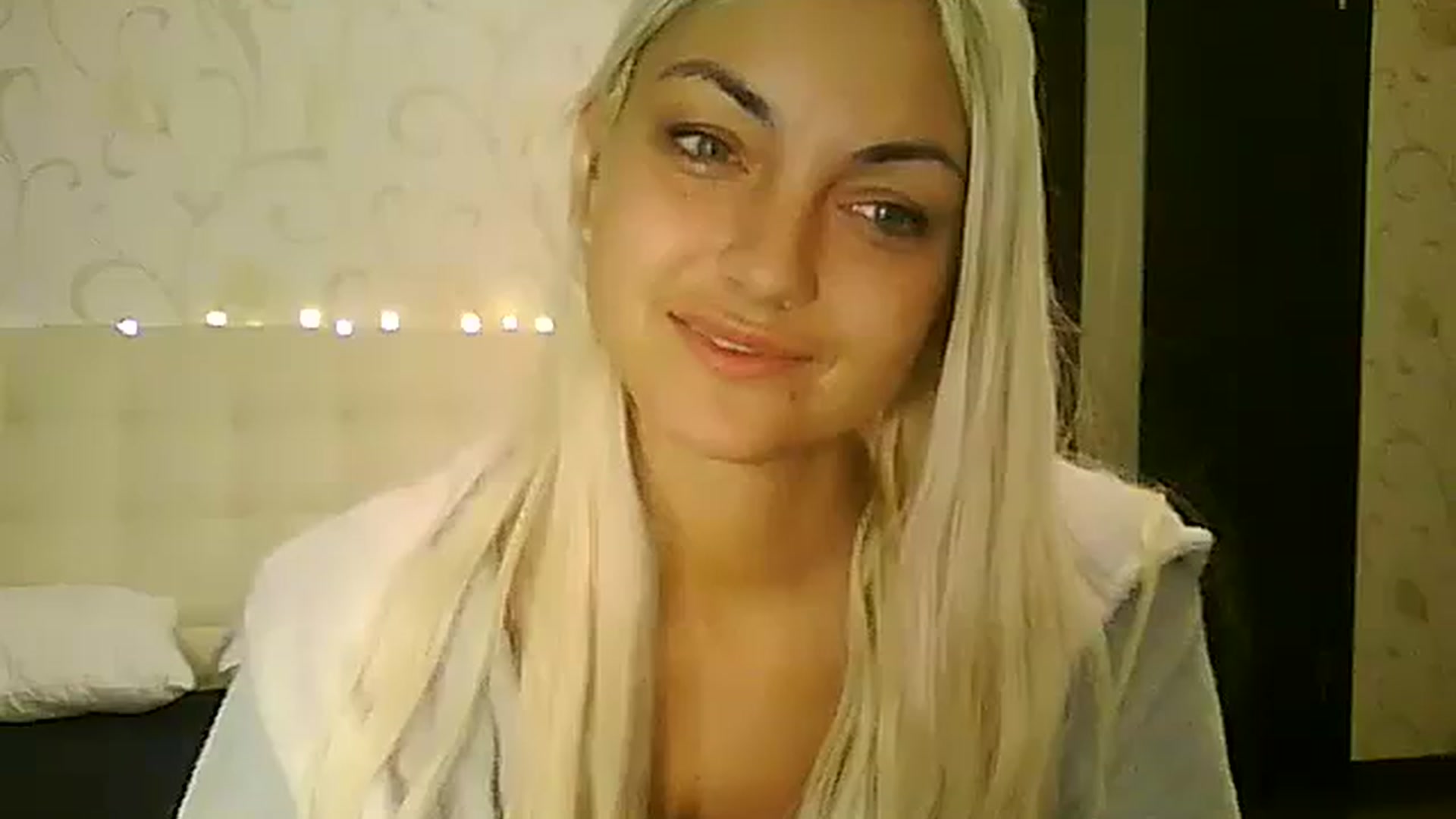 Gallery image thumbnail from AlissaMay's myfreecams stream on, 12/04/2023, 09:25 image 1 of 20