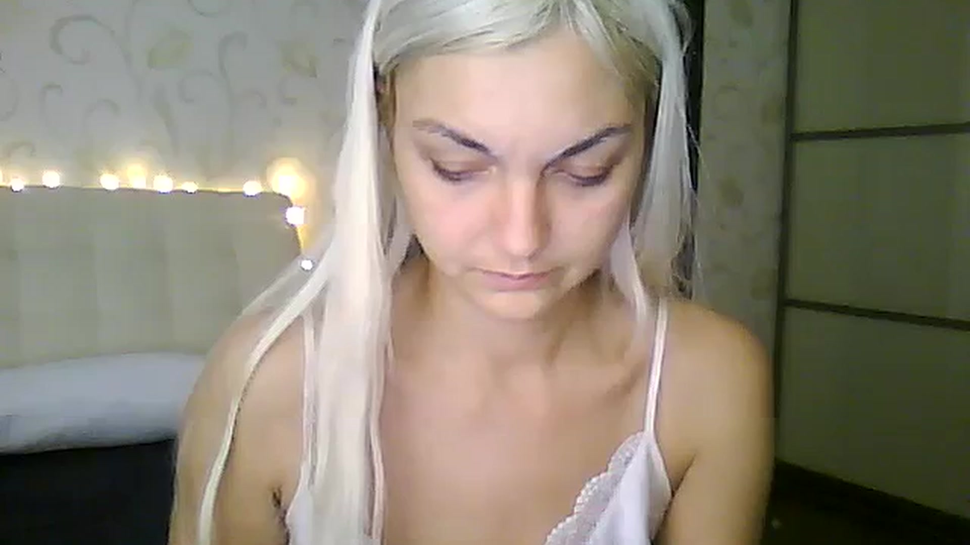 Gallery image thumbnail from AlissaMay's myfreecams stream on, 12/04/2023, 10:38 image 12 of 20