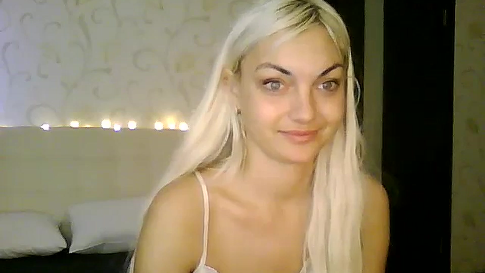 Gallery image thumbnail from AlissaMay's myfreecams stream on, 12/04/2023, 11:49 image 7 of 20