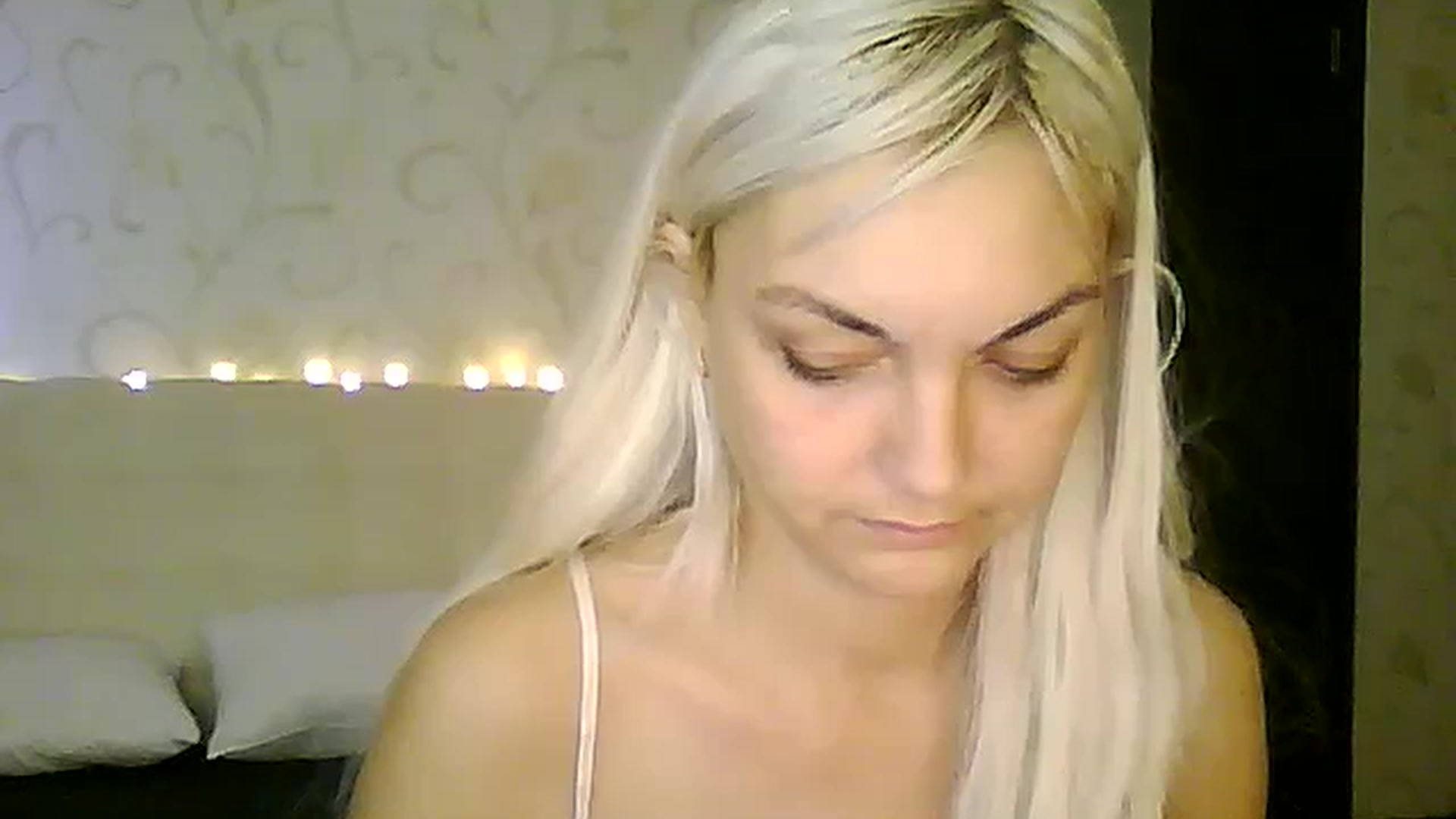 Gallery image thumbnail from AlissaMay's myfreecams stream on, 12/04/2023, 11:49 image 10 of 20