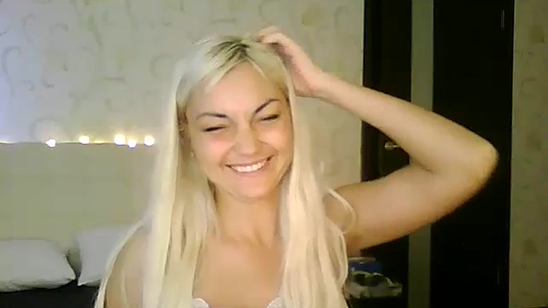 Gallery image thumbnail from AlissaMay's myfreecams stream on, 12/04/2023, 11:49 image 16 of 20