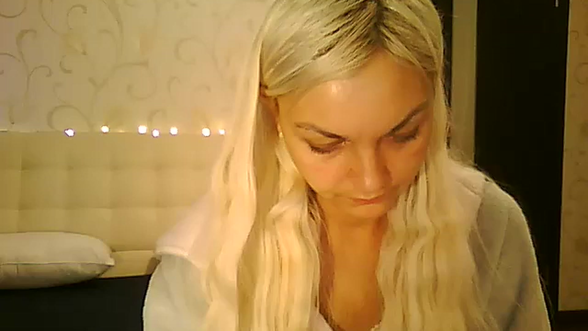 Gallery image thumbnail from AlissaMay's myfreecams stream on, 12/05/2023, 11:21 image 1 of 20