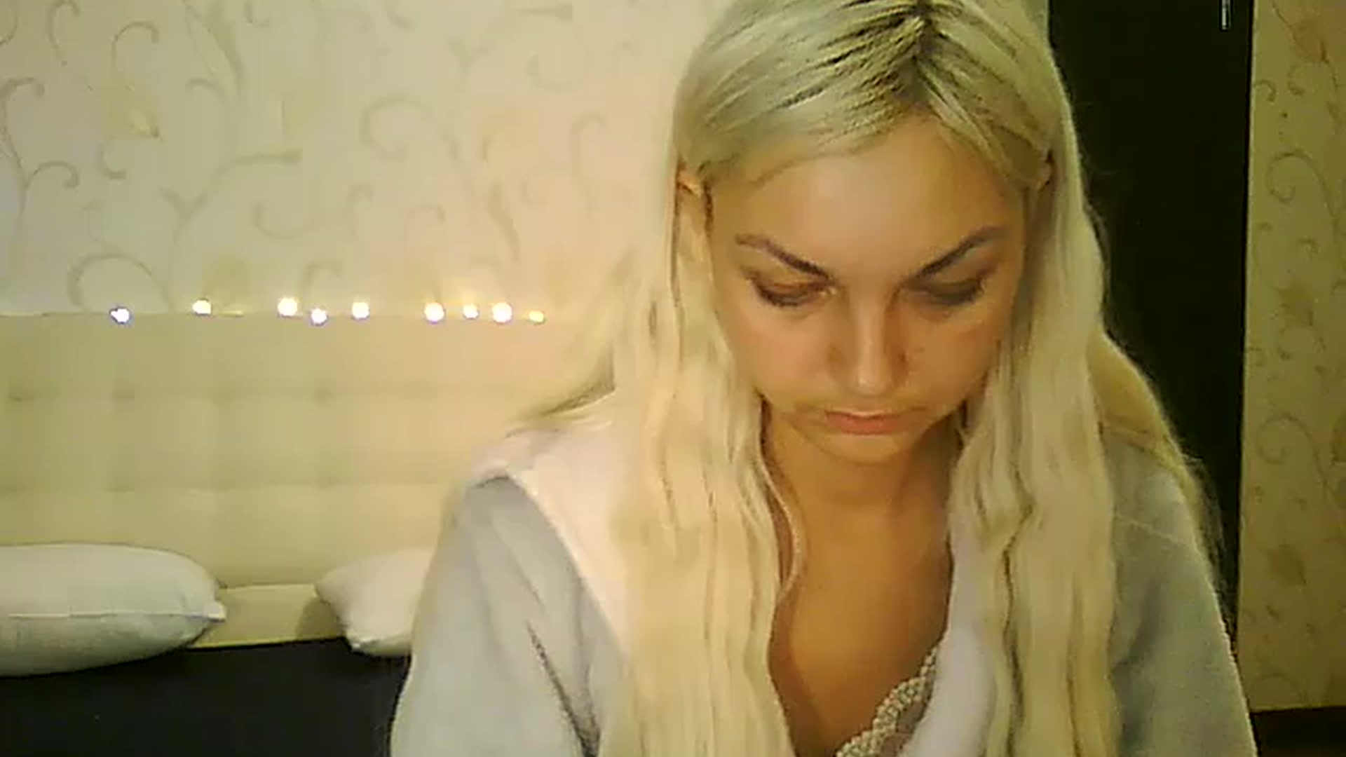 Gallery image thumbnail from AlissaMay's myfreecams stream on, 12/05/2023, 11:21 image 15 of 20