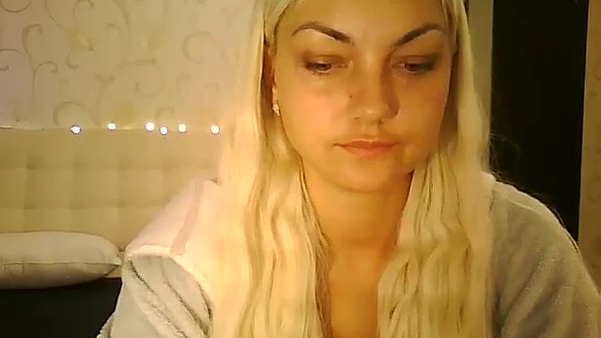 Gallery image thumbnail from AlissaMay's myfreecams stream on, 12/05/2023, 11:21 image 9 of 20