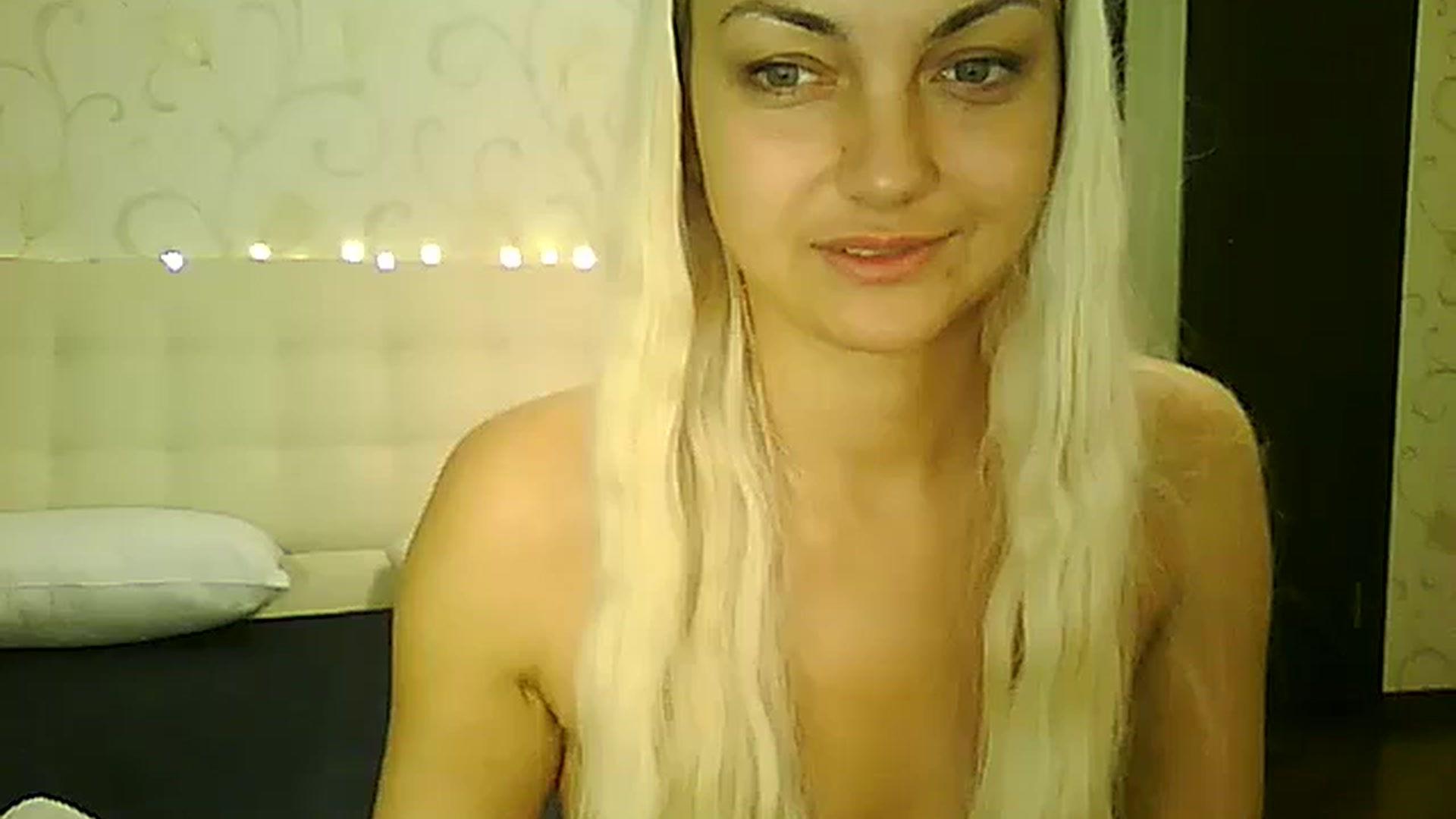 Gallery image thumbnail from AlissaMay's myfreecams stream on, 12/05/2023, 15:06 image 5 of 20
