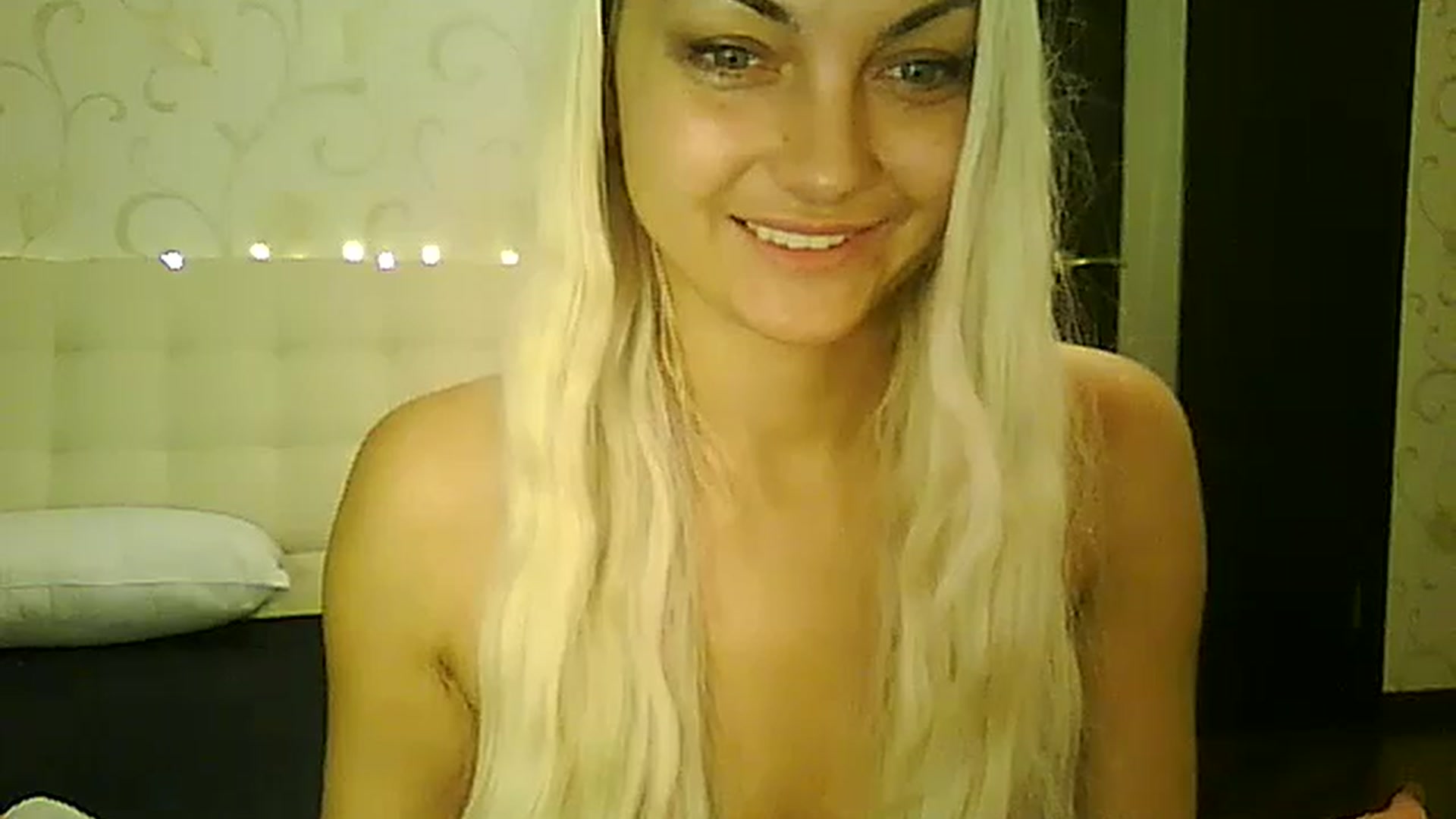 Gallery image thumbnail from AlissaMay's myfreecams stream on, 12/05/2023, 15:06 image 2 of 20