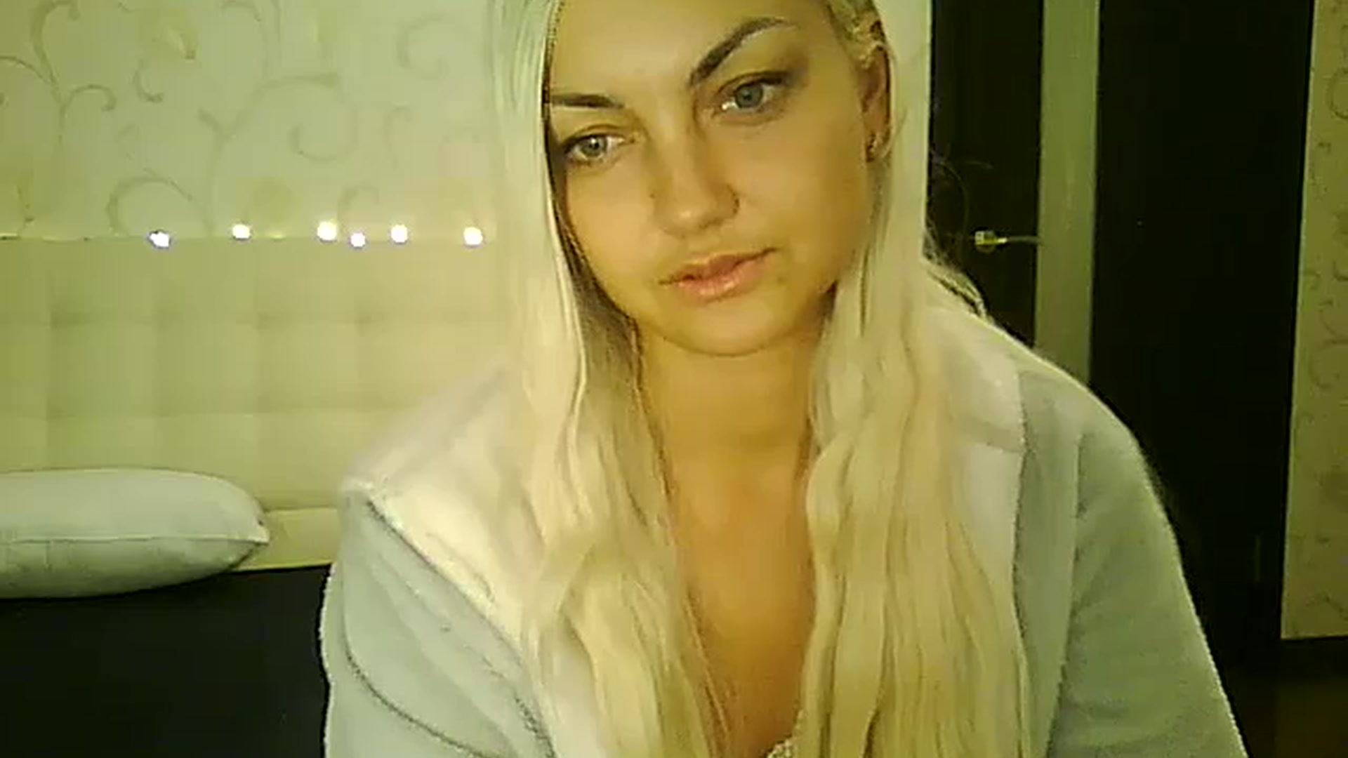 Gallery image thumbnail from AlissaMay's myfreecams stream on, 12/05/2023, 15:06 image 15 of 20