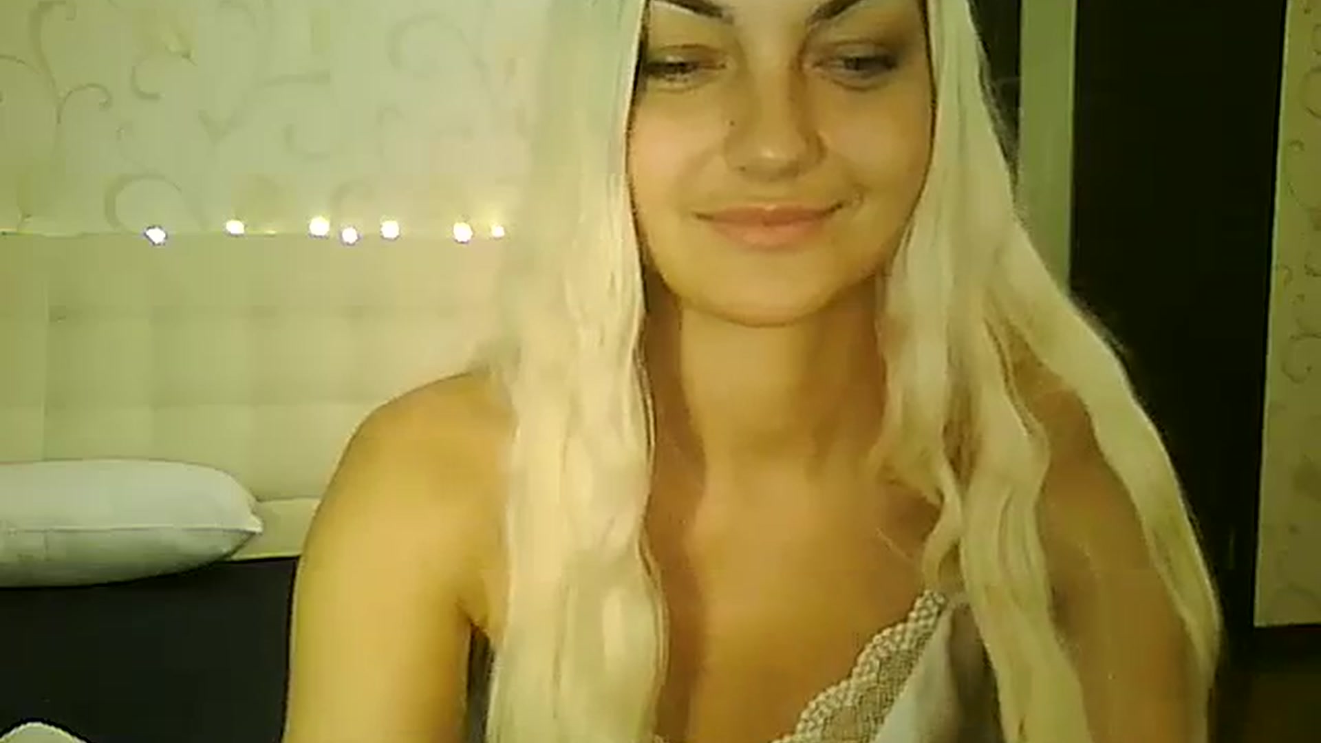 Gallery image thumbnail from AlissaMay's myfreecams stream on, 12/05/2023, 15:06 image 8 of 20