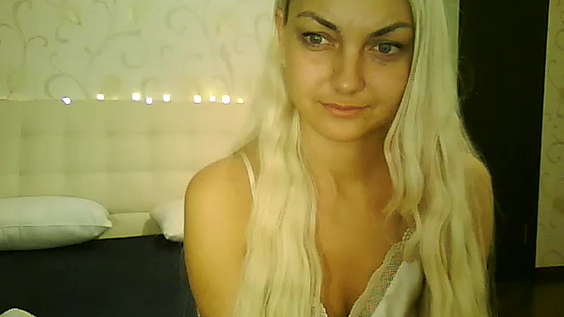 Gallery image thumbnail from AlissaMay's myfreecams stream on, 12/05/2023, 15:06 image 9 of 20