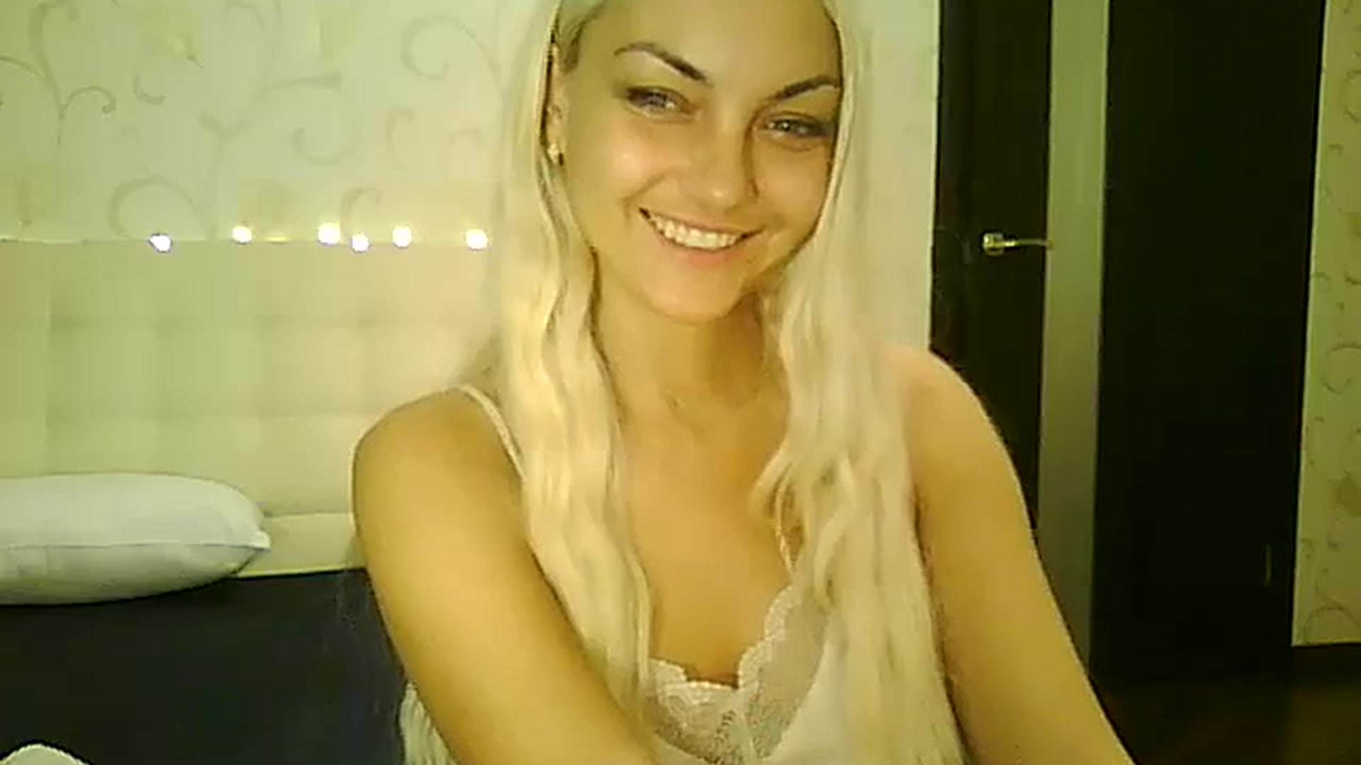Gallery image thumbnail from AlissaMay's myfreecams stream on, 12/05/2023, 15:06 image 11 of 20