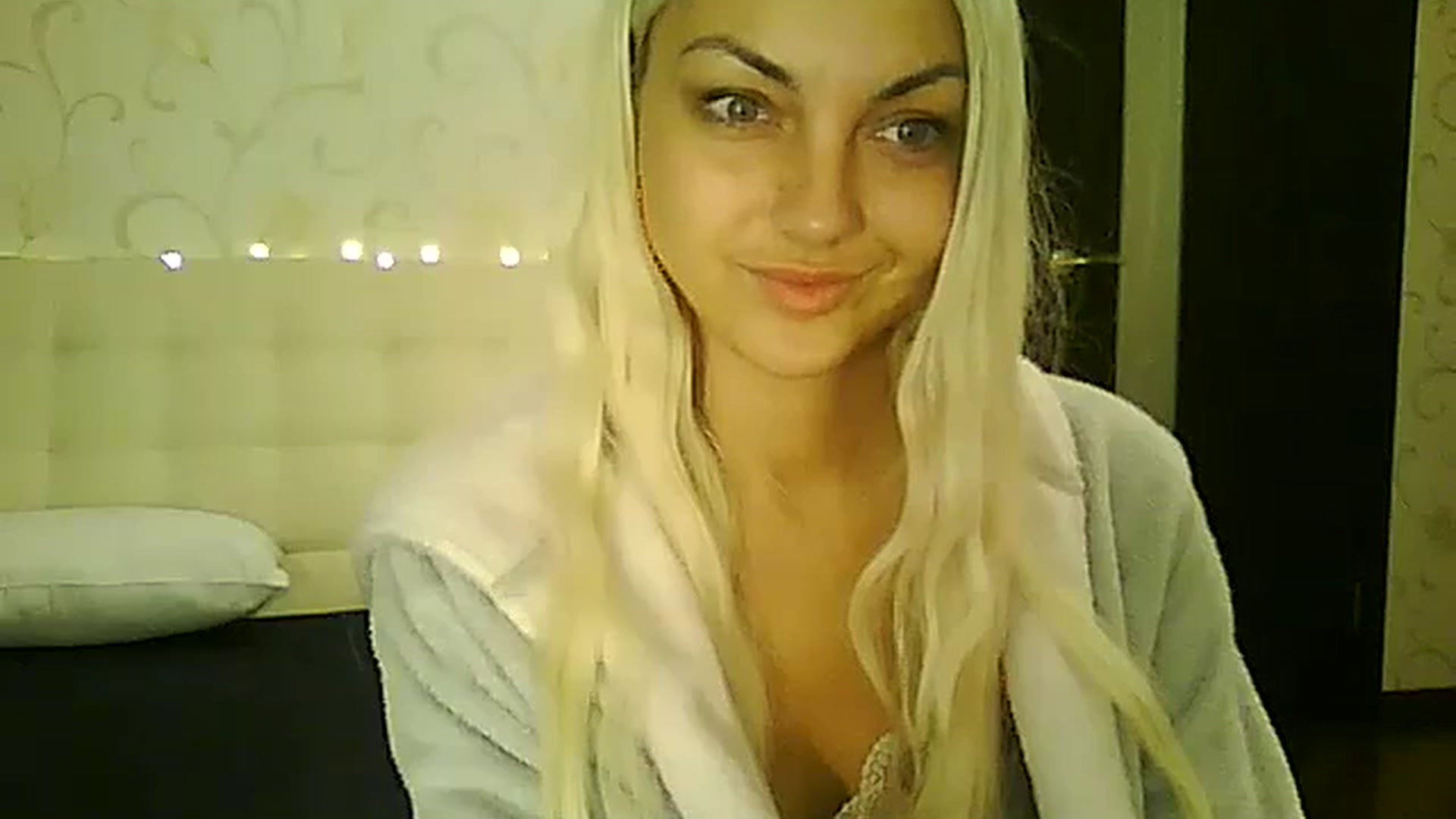 Gallery image thumbnail from AlissaMay's myfreecams stream on, 12/05/2023, 15:06 image 13 of 20